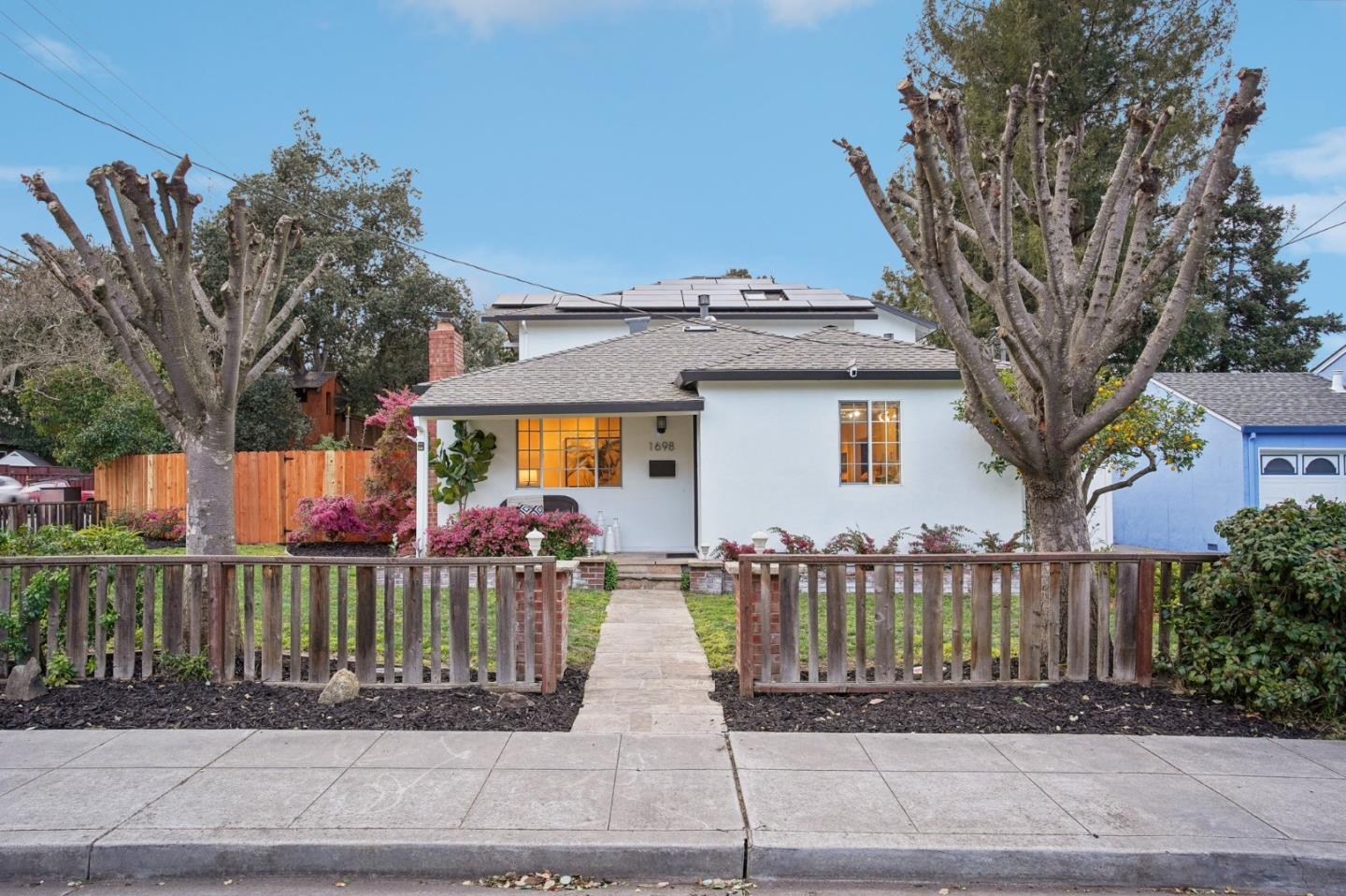 1698 Hampton AVE