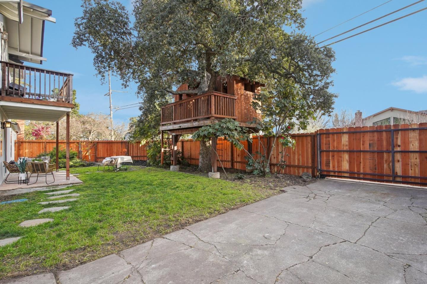 1698 Hampton AVE