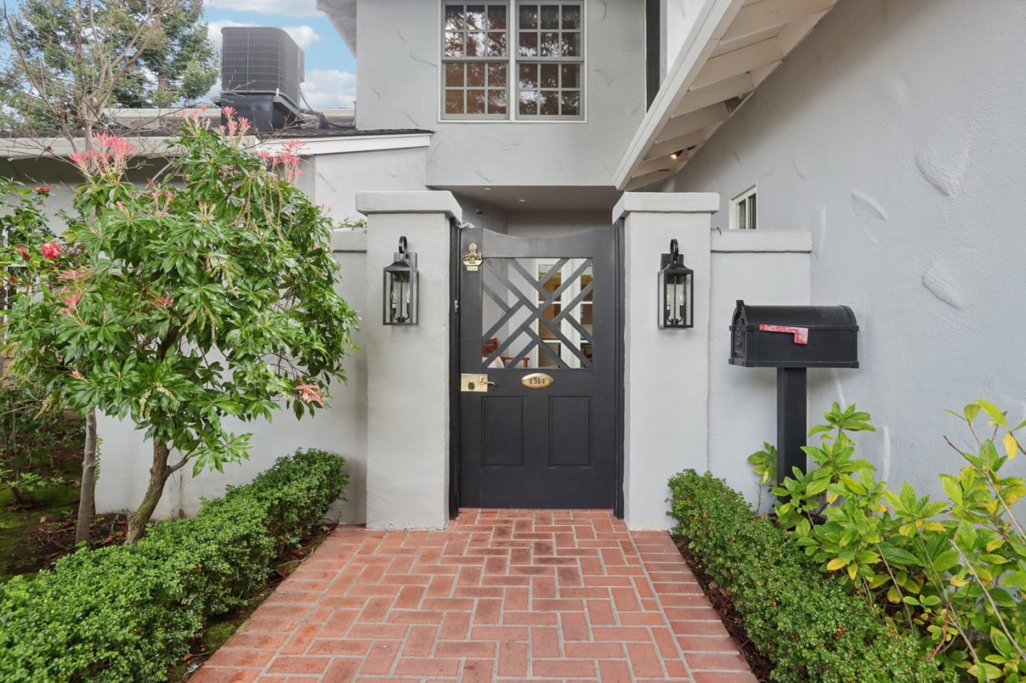 1314 University DR