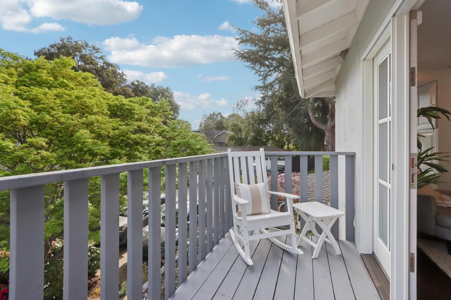 1314 University DR