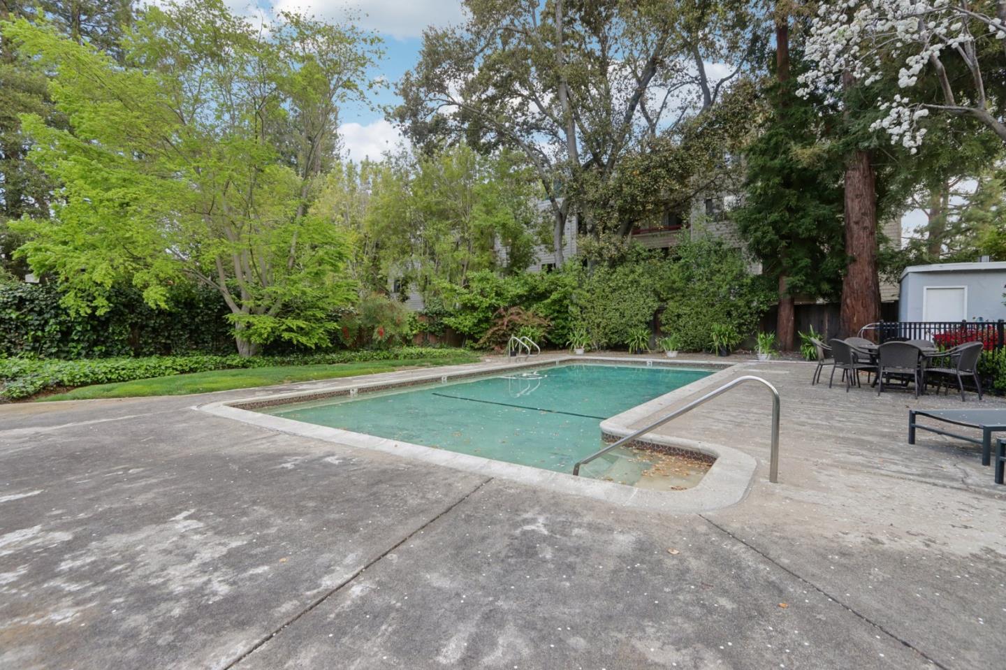 1314 University DR