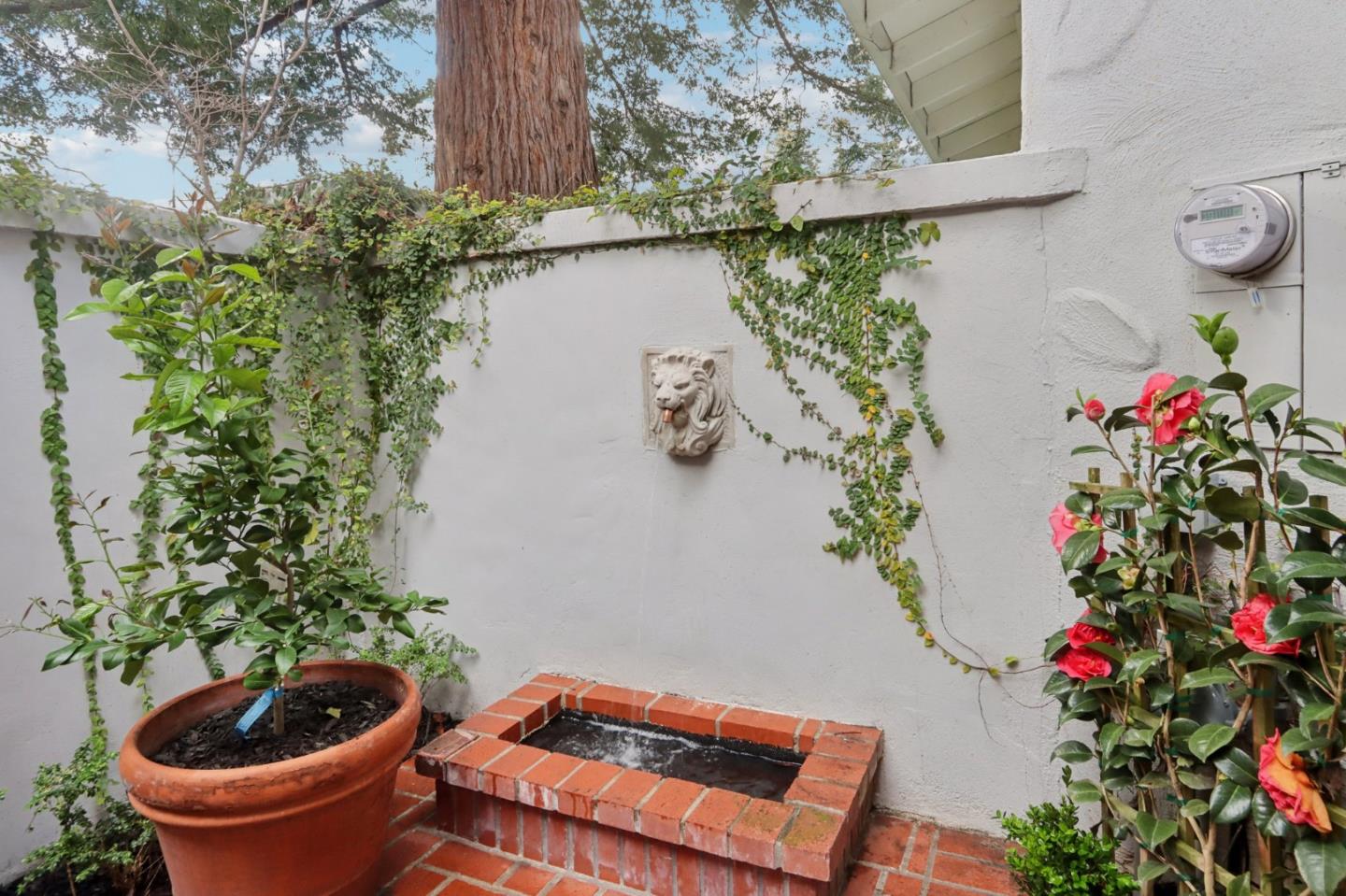 1314 University DR