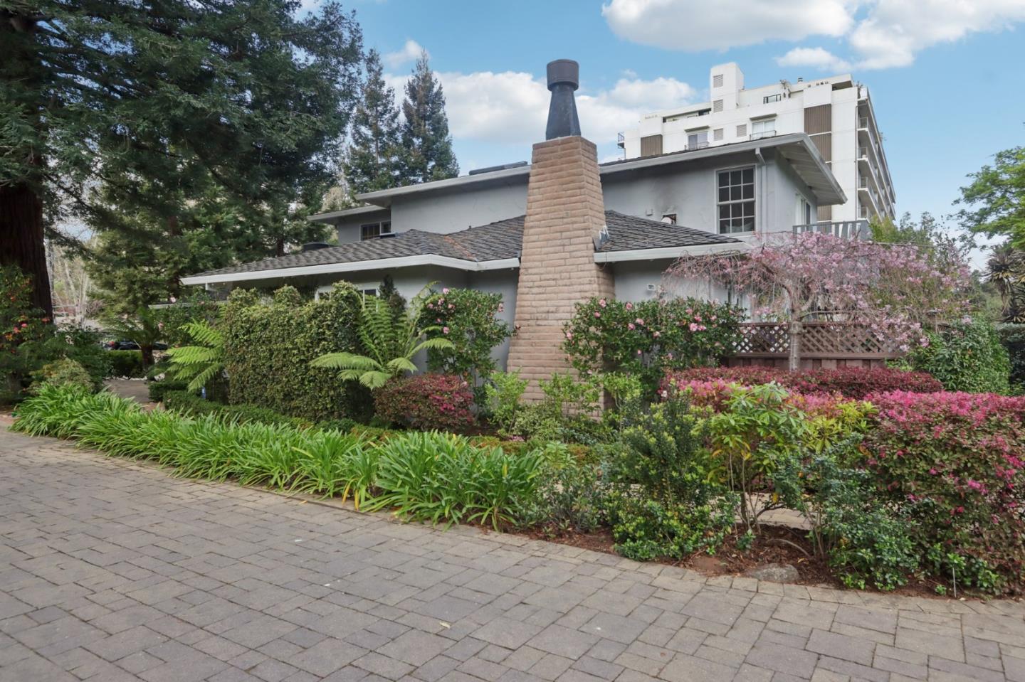 1314 University DR