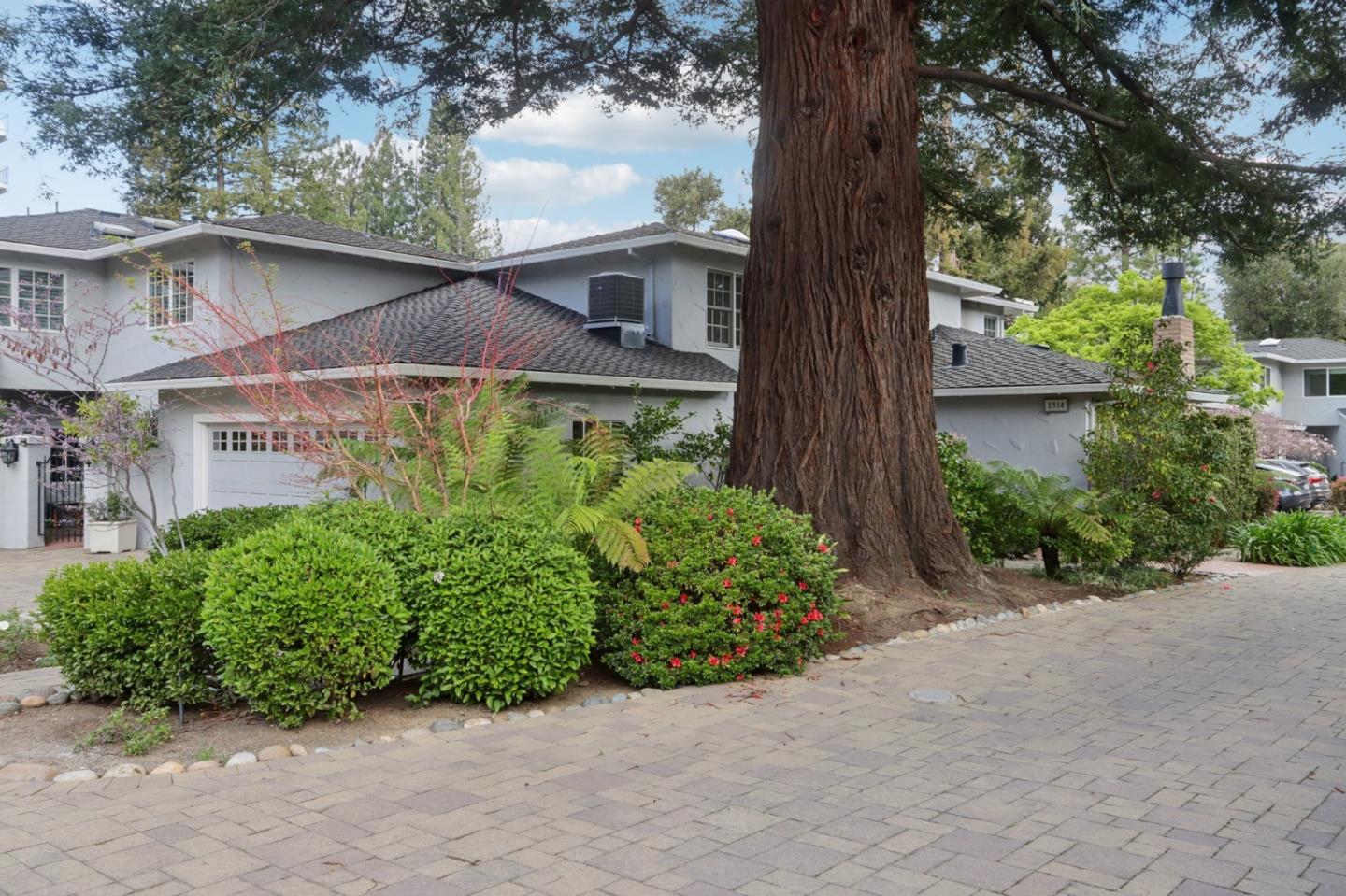 1314 University DR