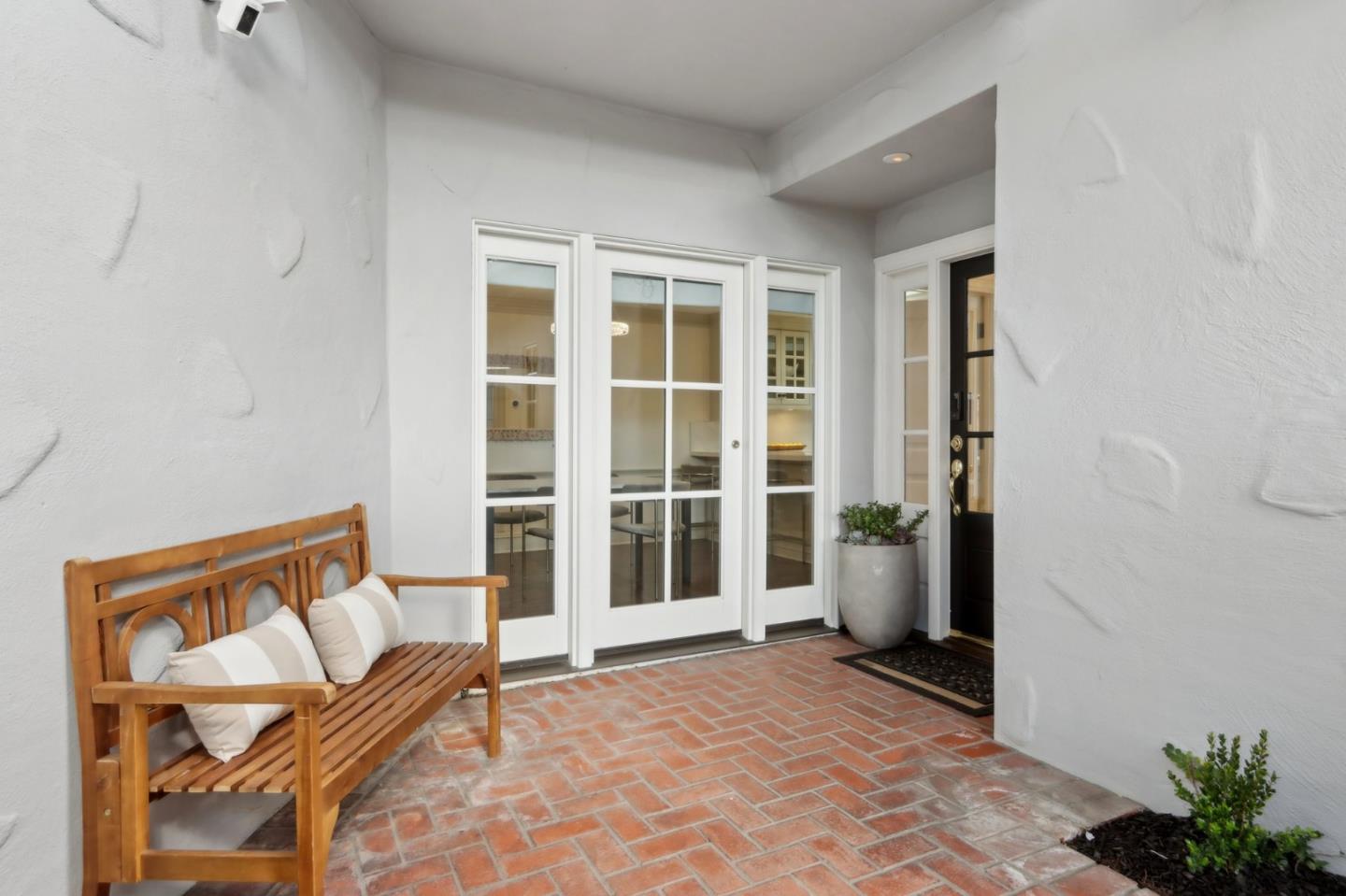 1314 University DR
