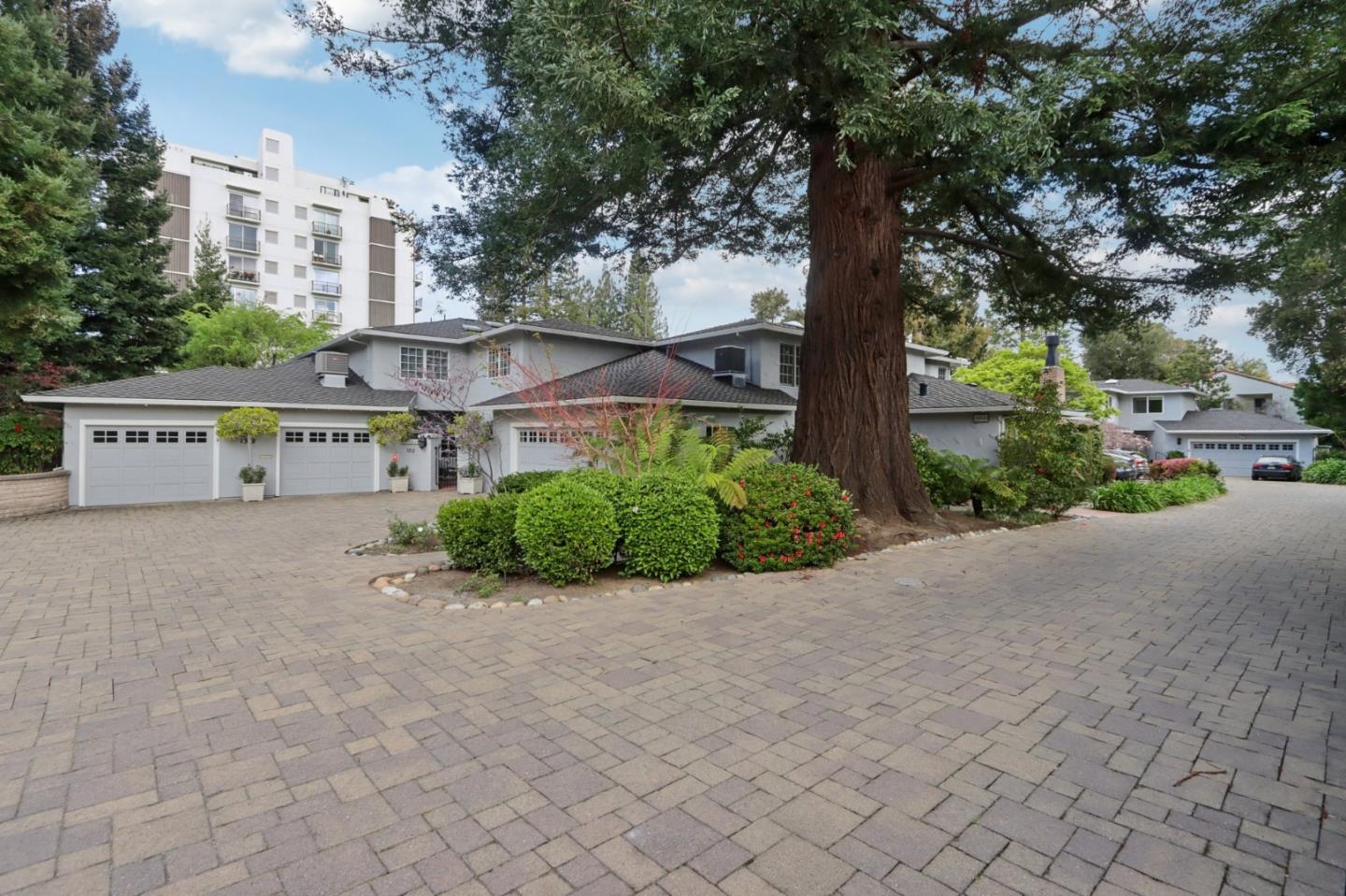 1314 University DR
