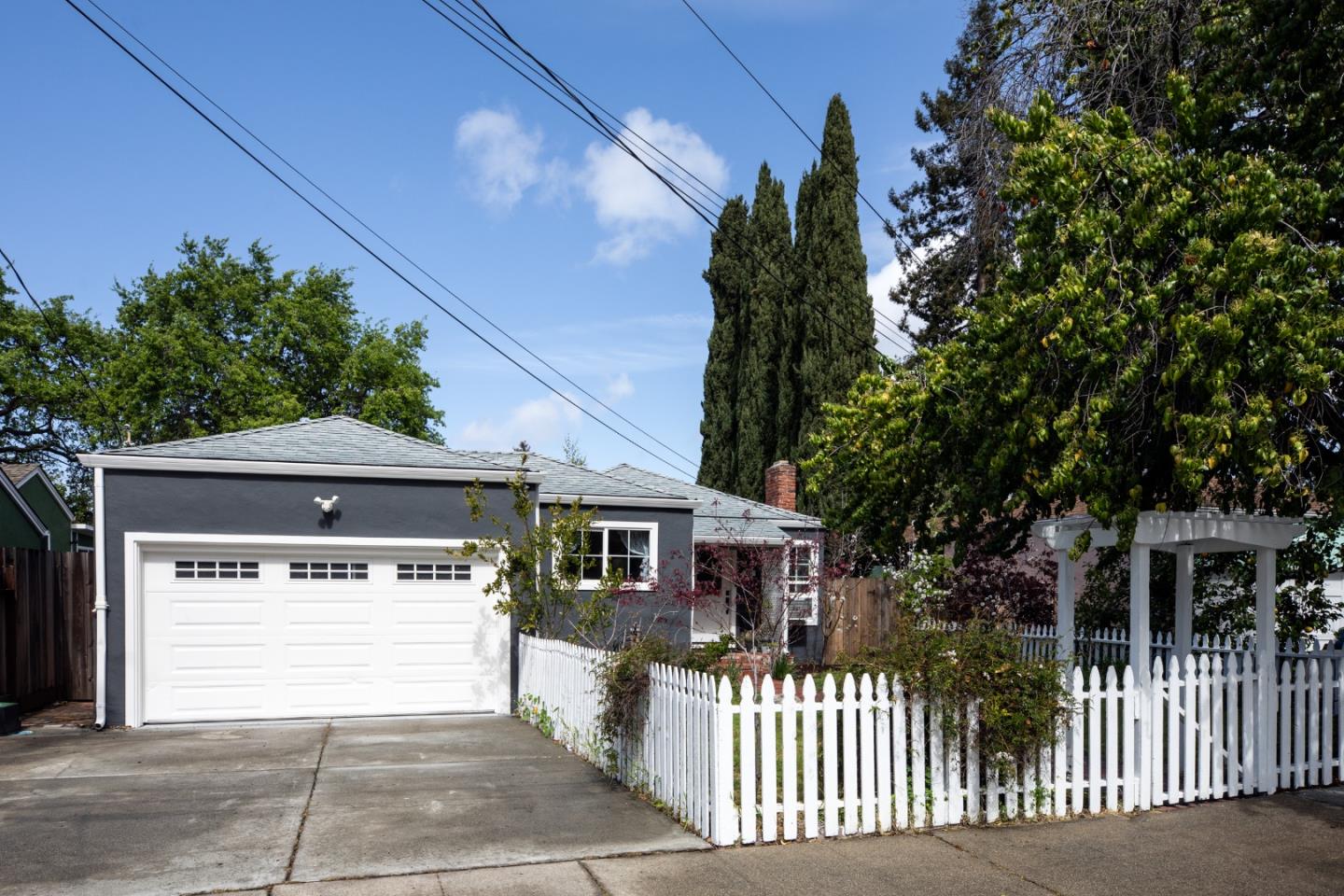 402 Poplar Avenue