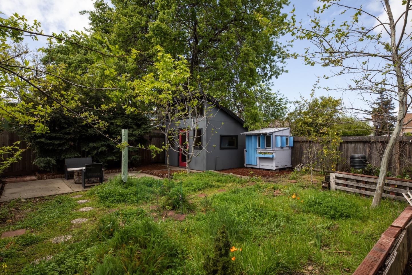 402 Poplar Avenue