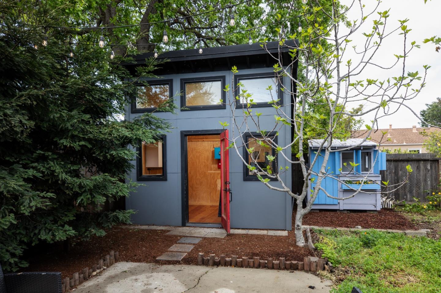 402 Poplar Avenue