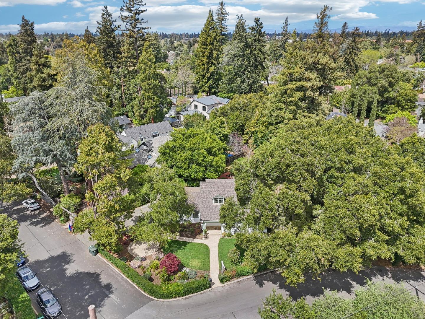 1040 Creek DR