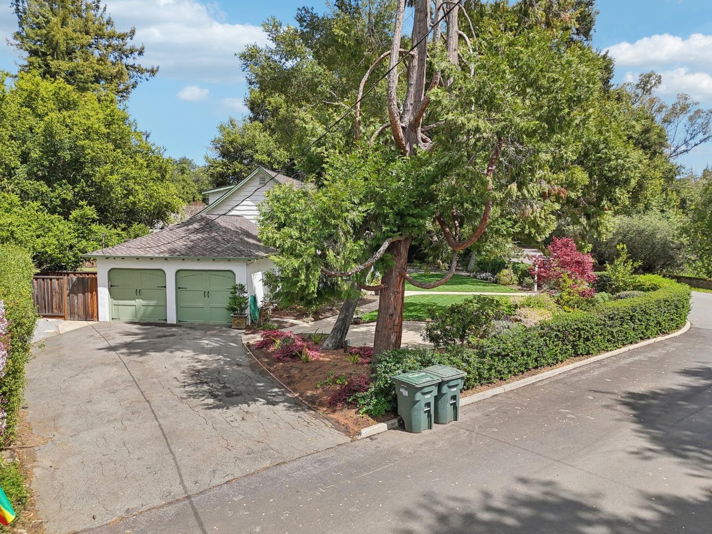 1040 Creek DR