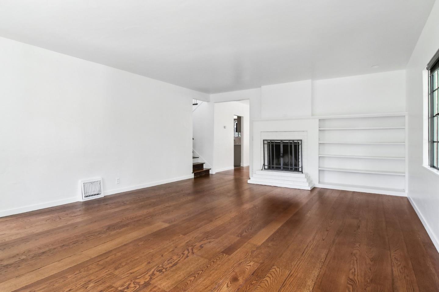1040 Creek DR