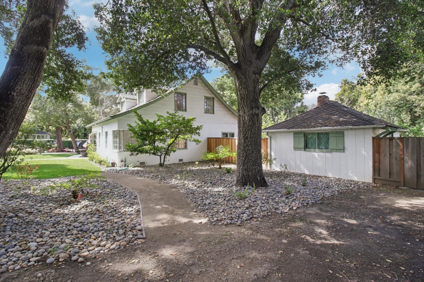 1040 Creek DR