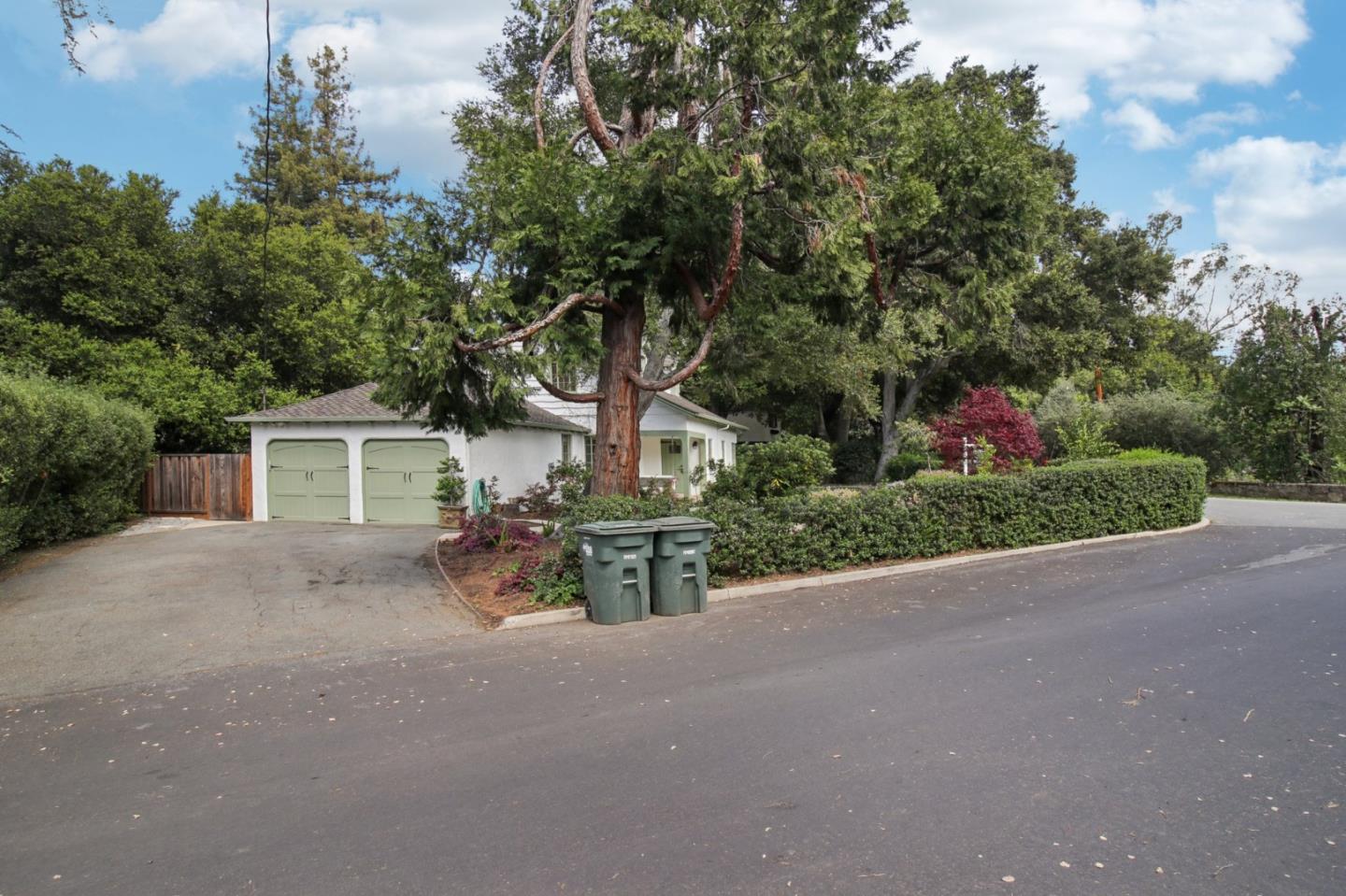 1040 Creek DR
