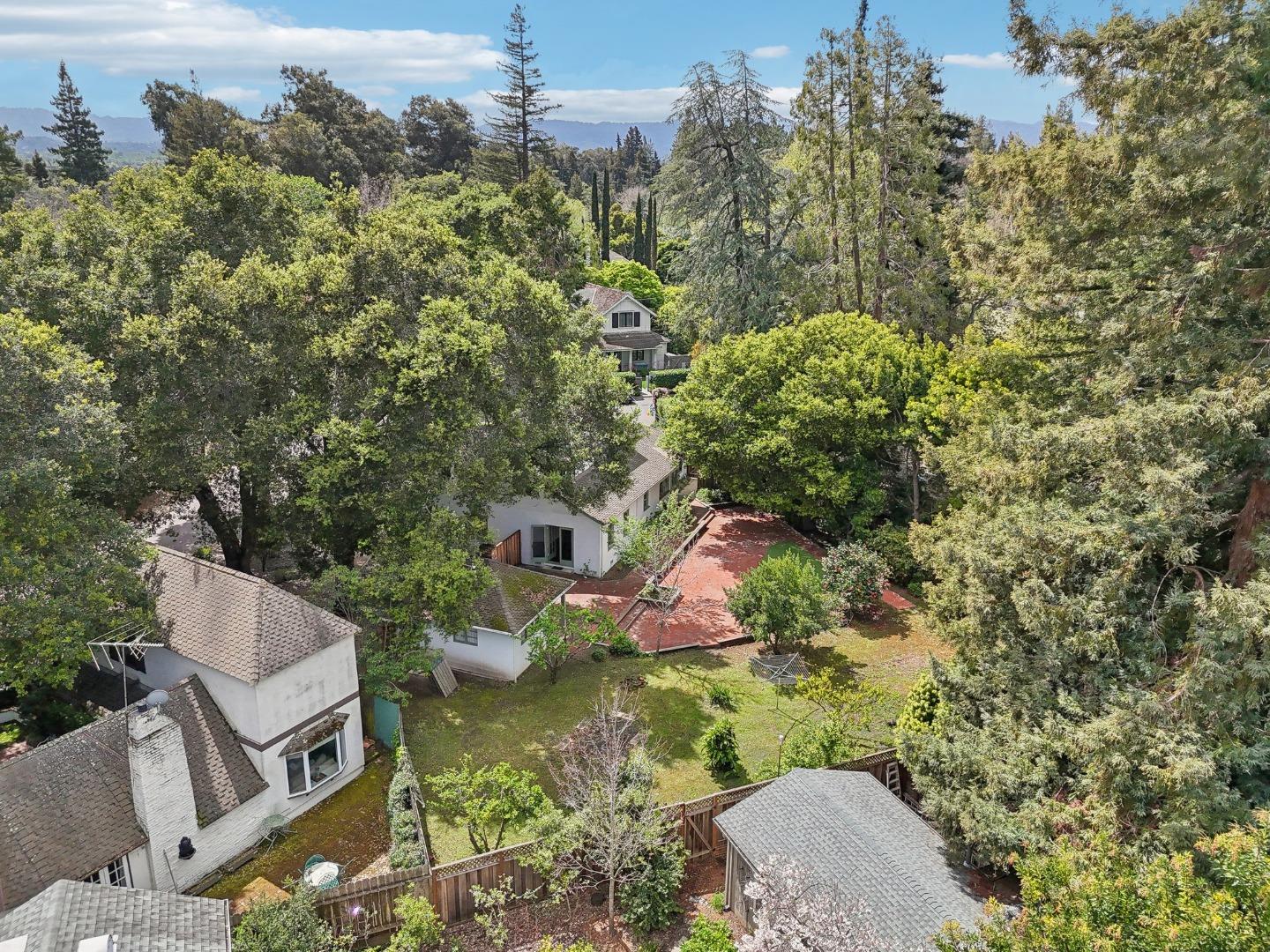 1040 Creek DR