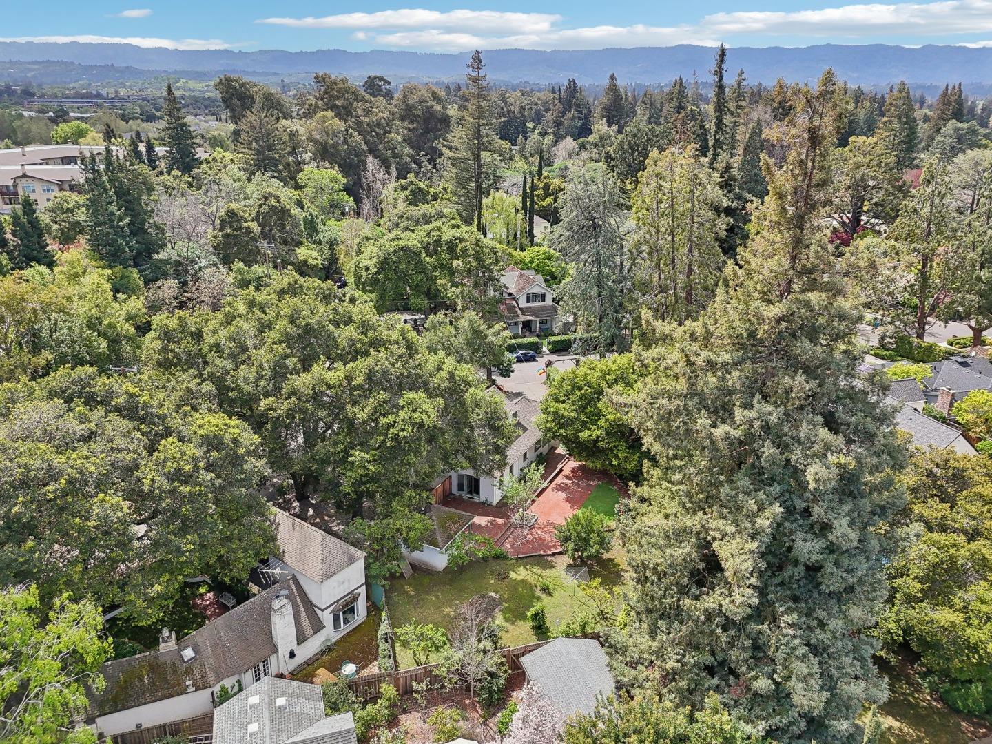 1040 Creek DR