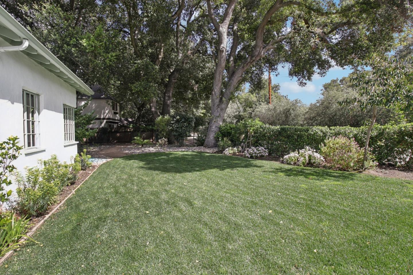1040 Creek DR