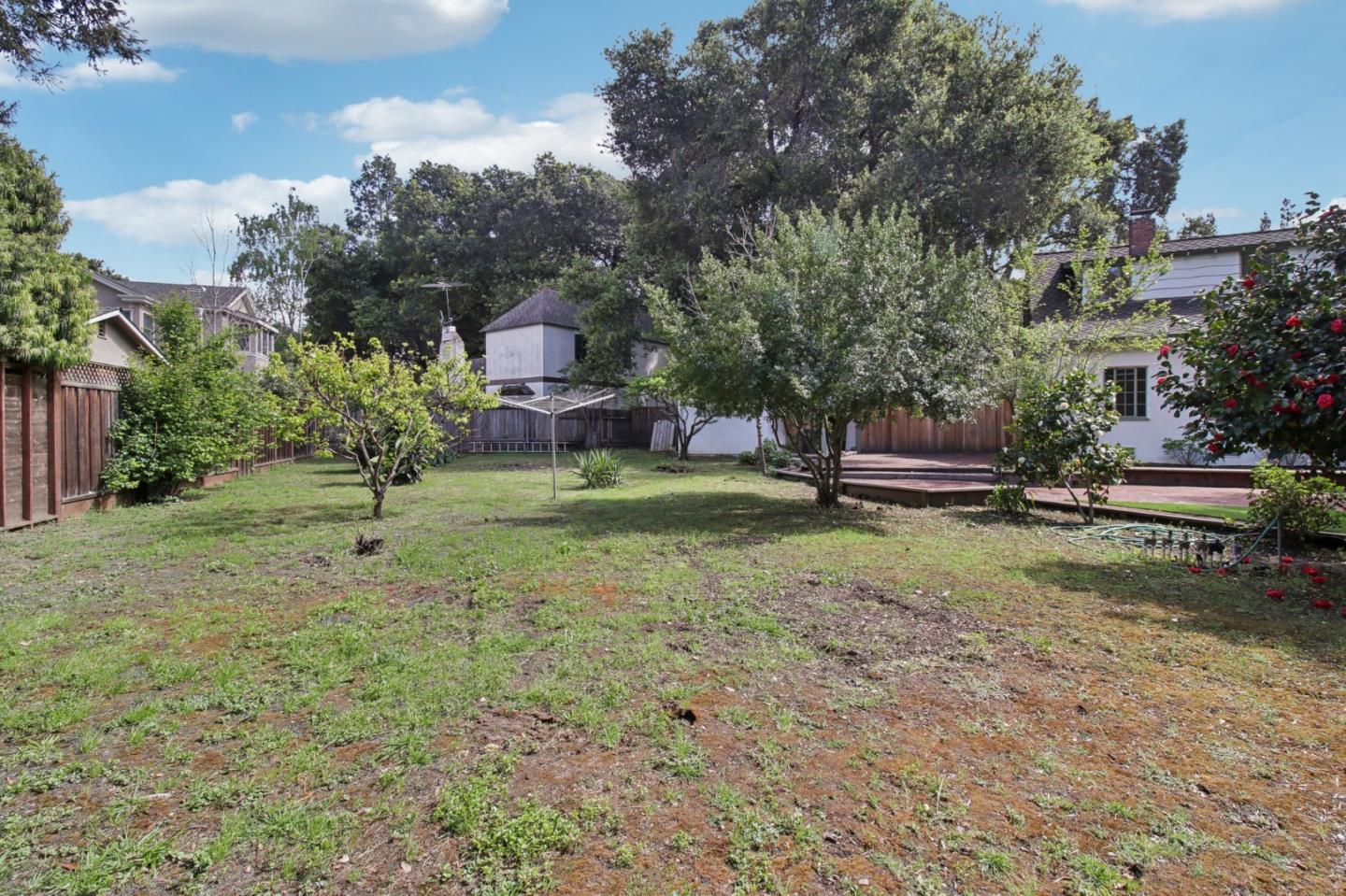 1040 Creek DR