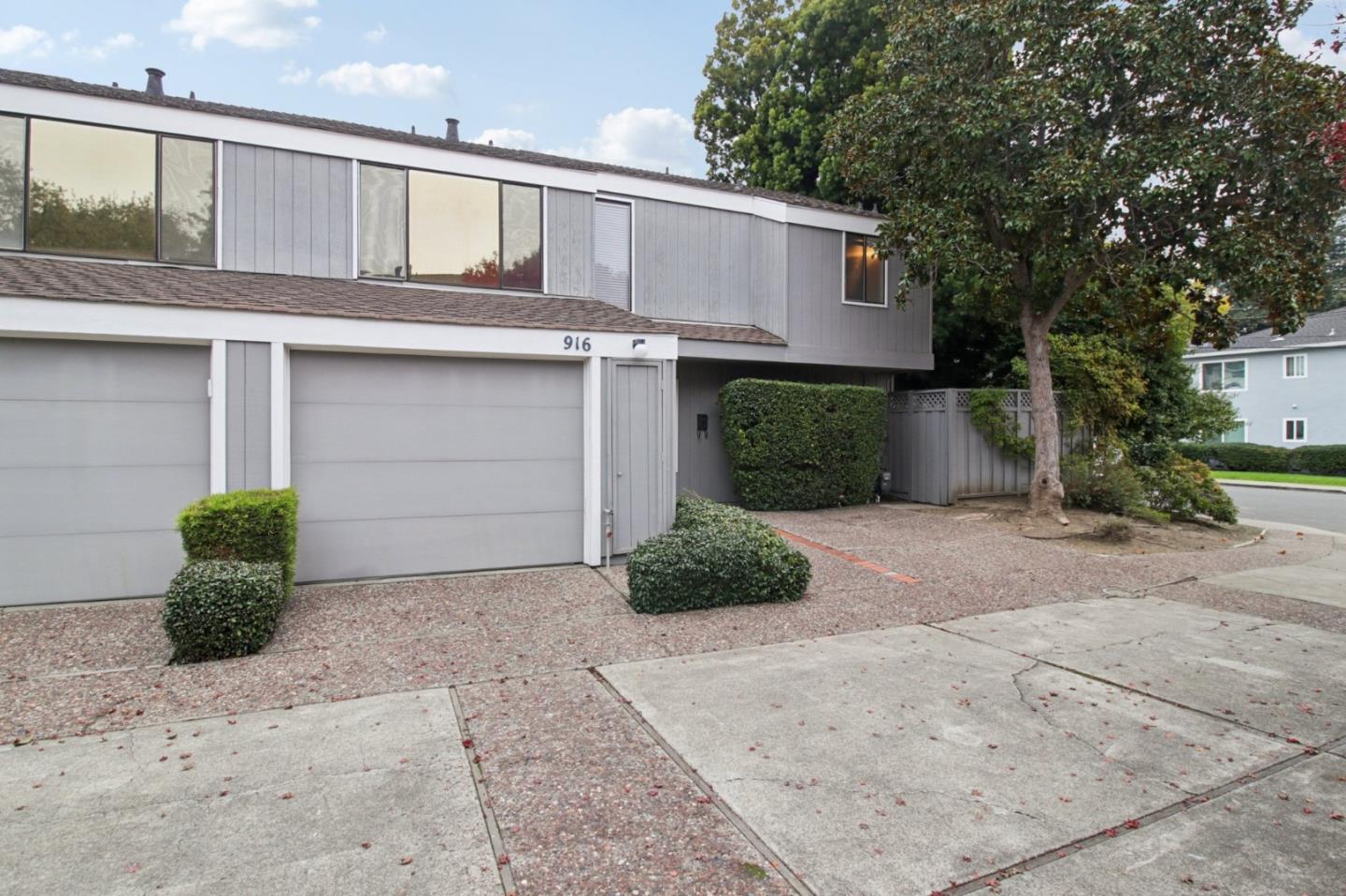 916 Menlo Avenue