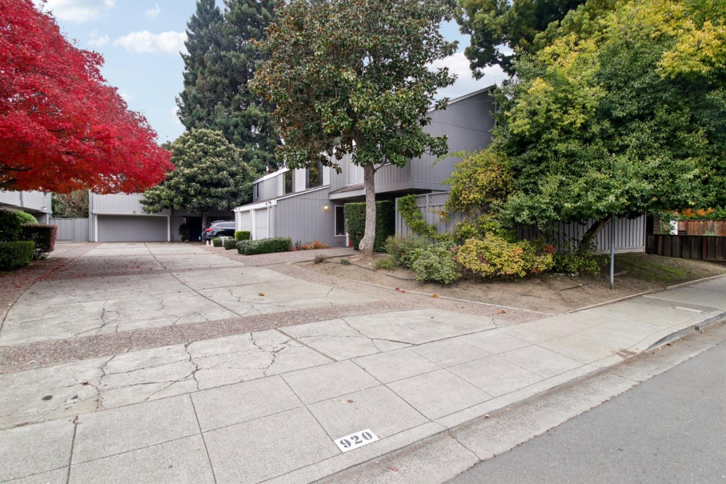 916 Menlo Avenue