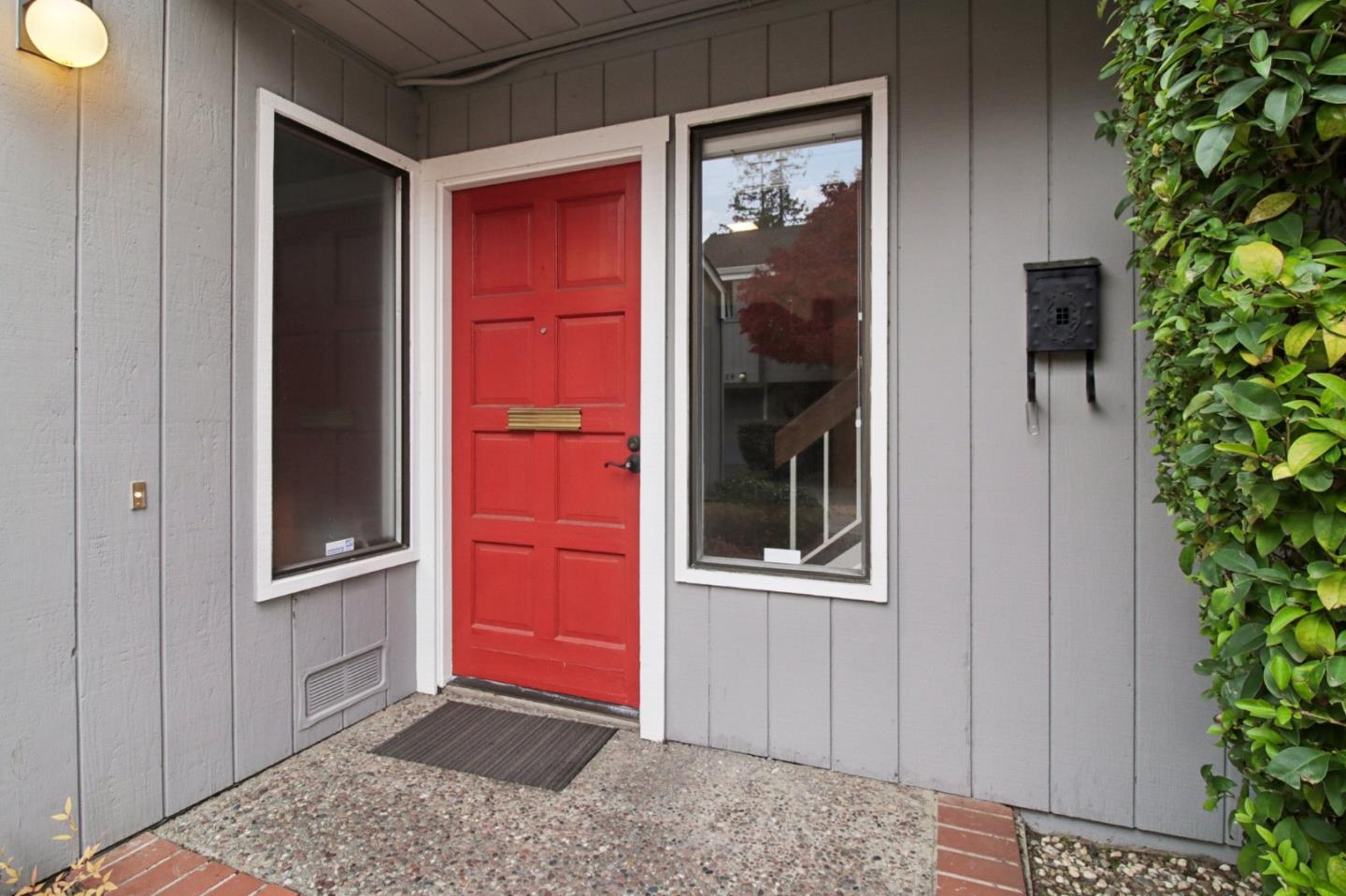 916 Menlo Avenue