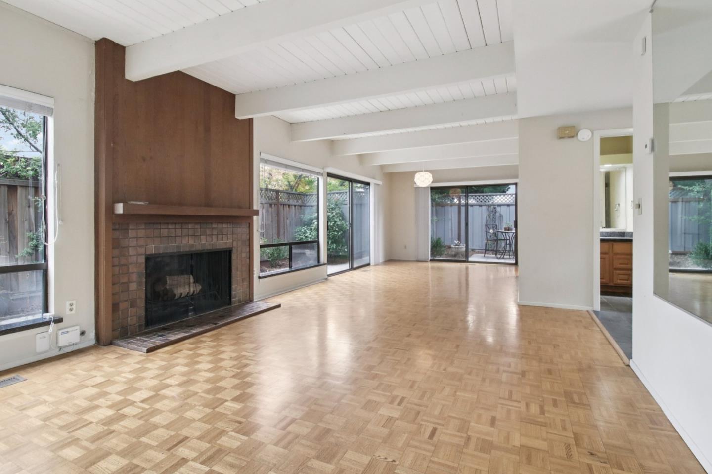 916 Menlo Avenue