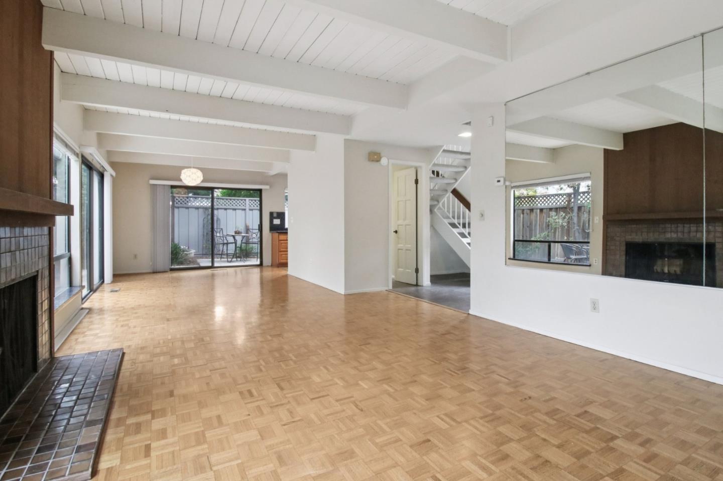 916 Menlo Avenue