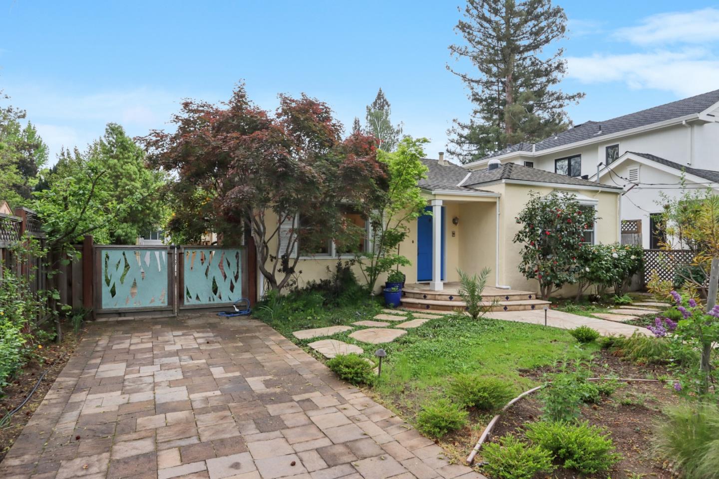 325 University Drive