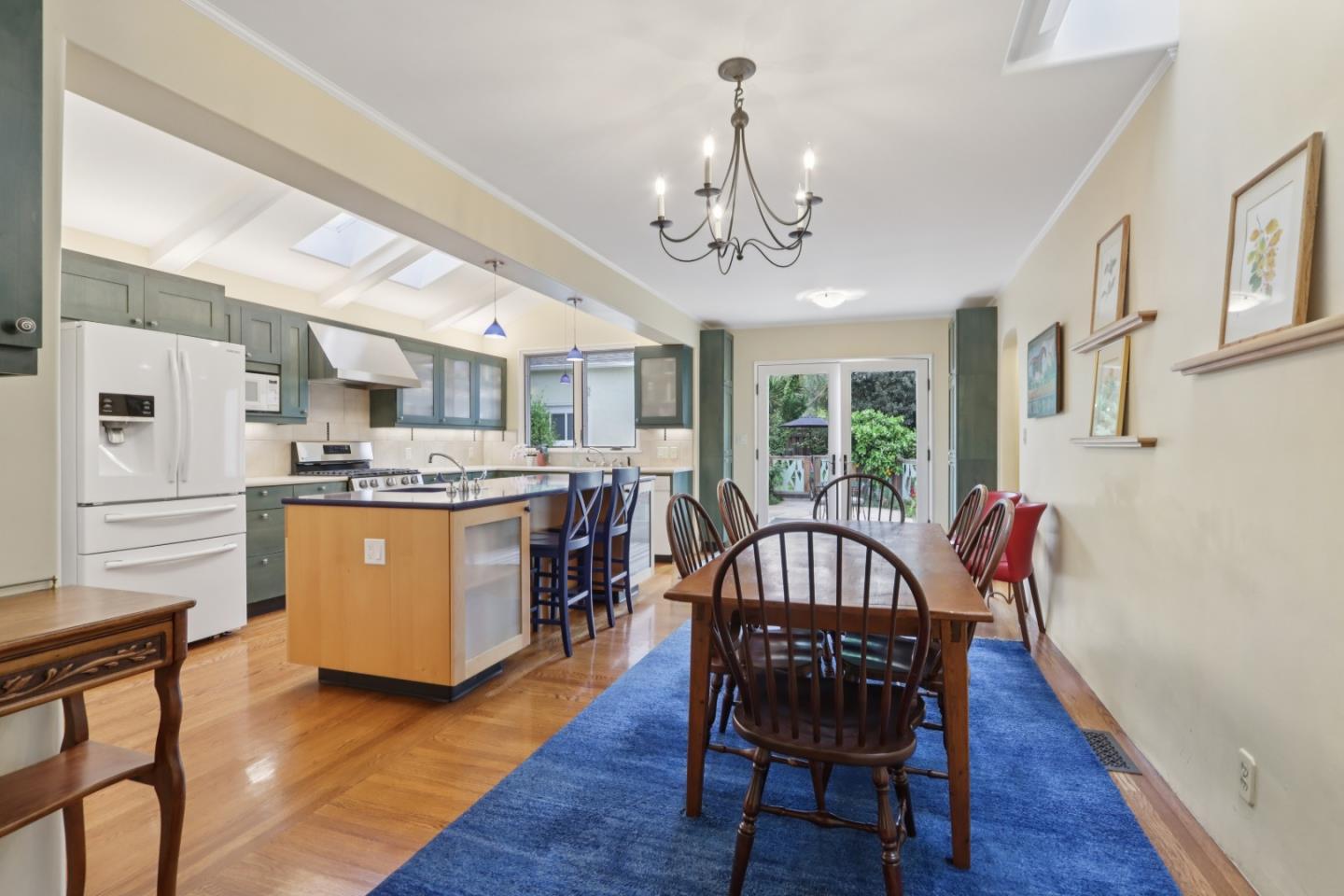 325 University Drive