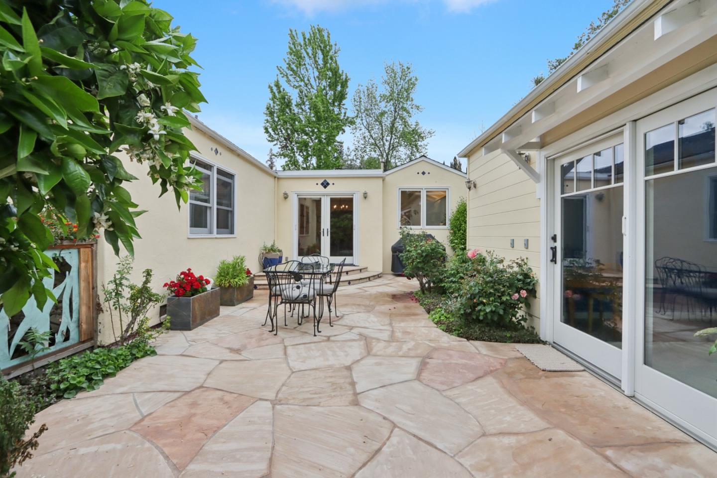 325 University Drive