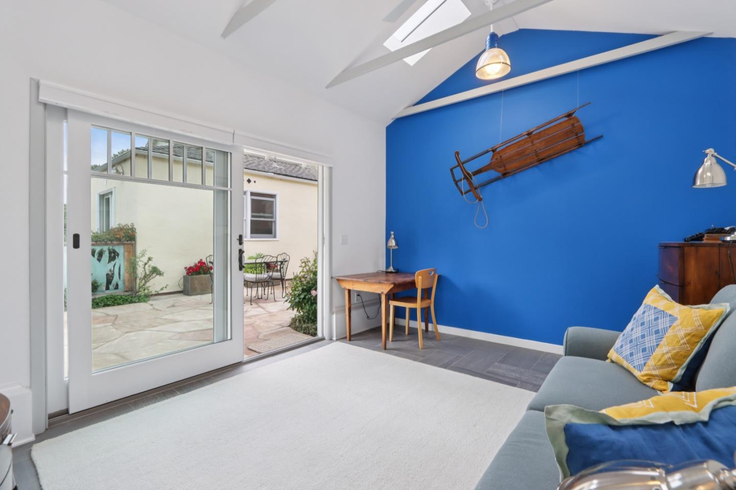 325 University Drive