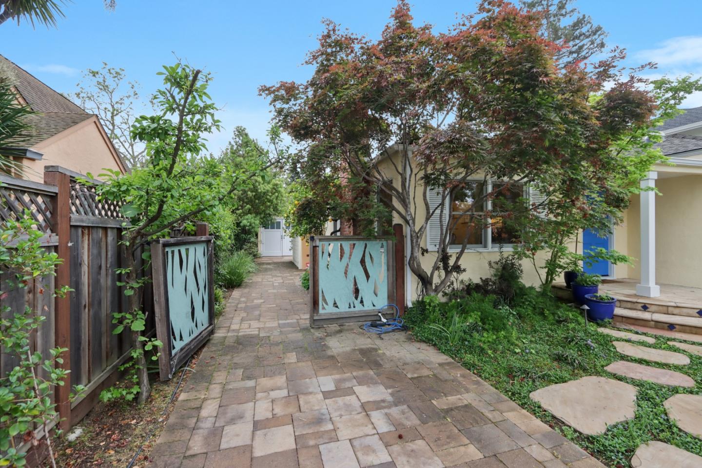 325 University Drive