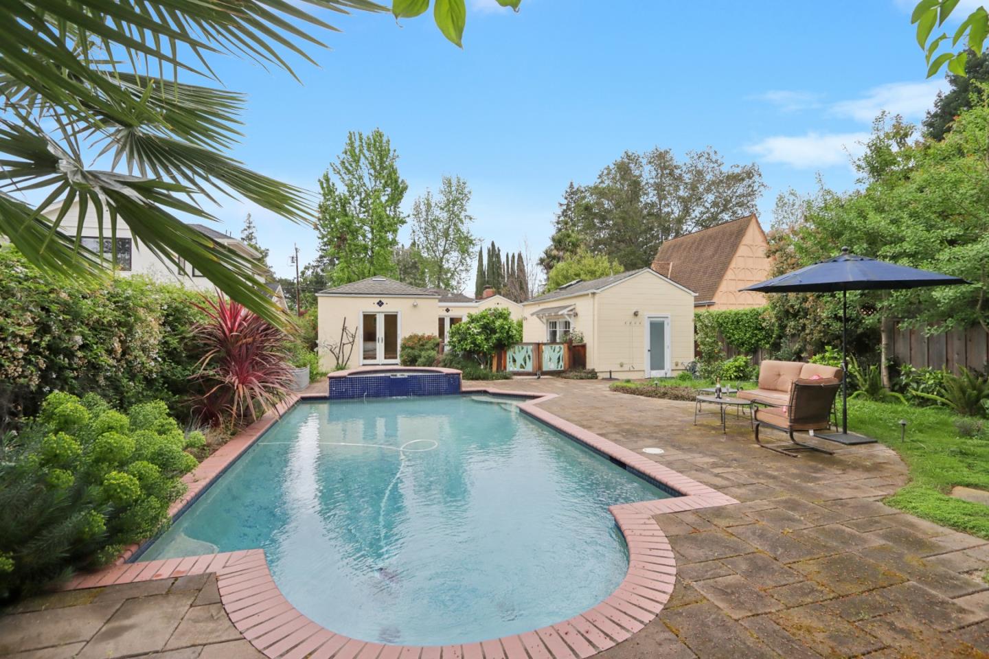 325 University Drive