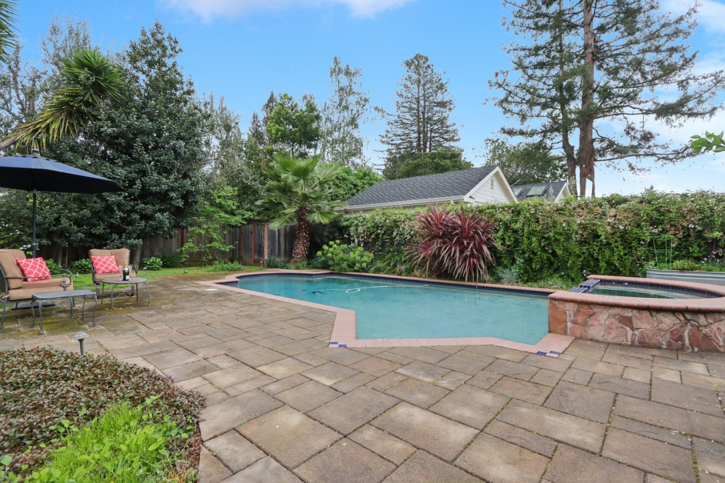 325 University Drive