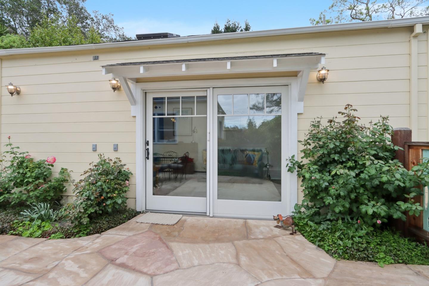 325 University Drive