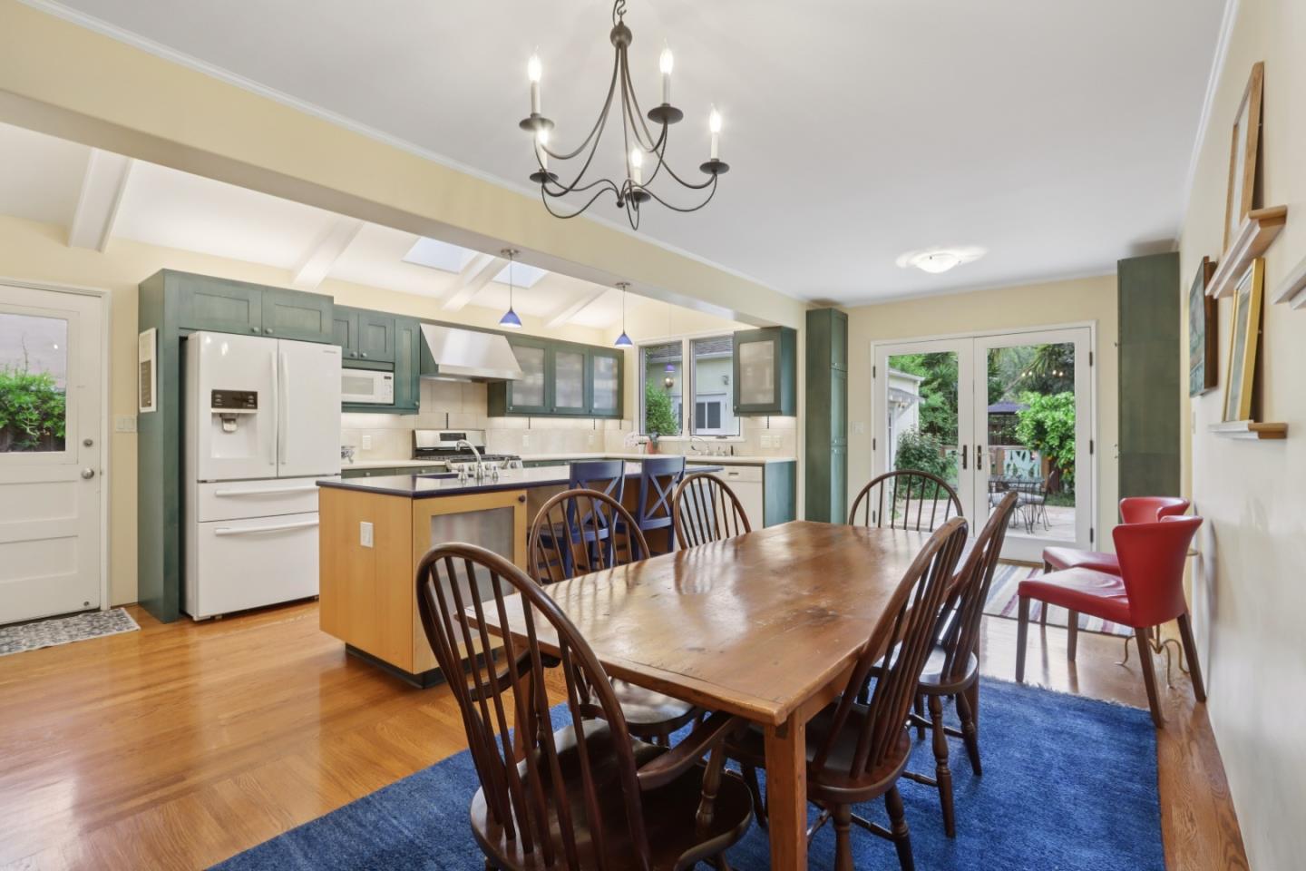 325 University Drive