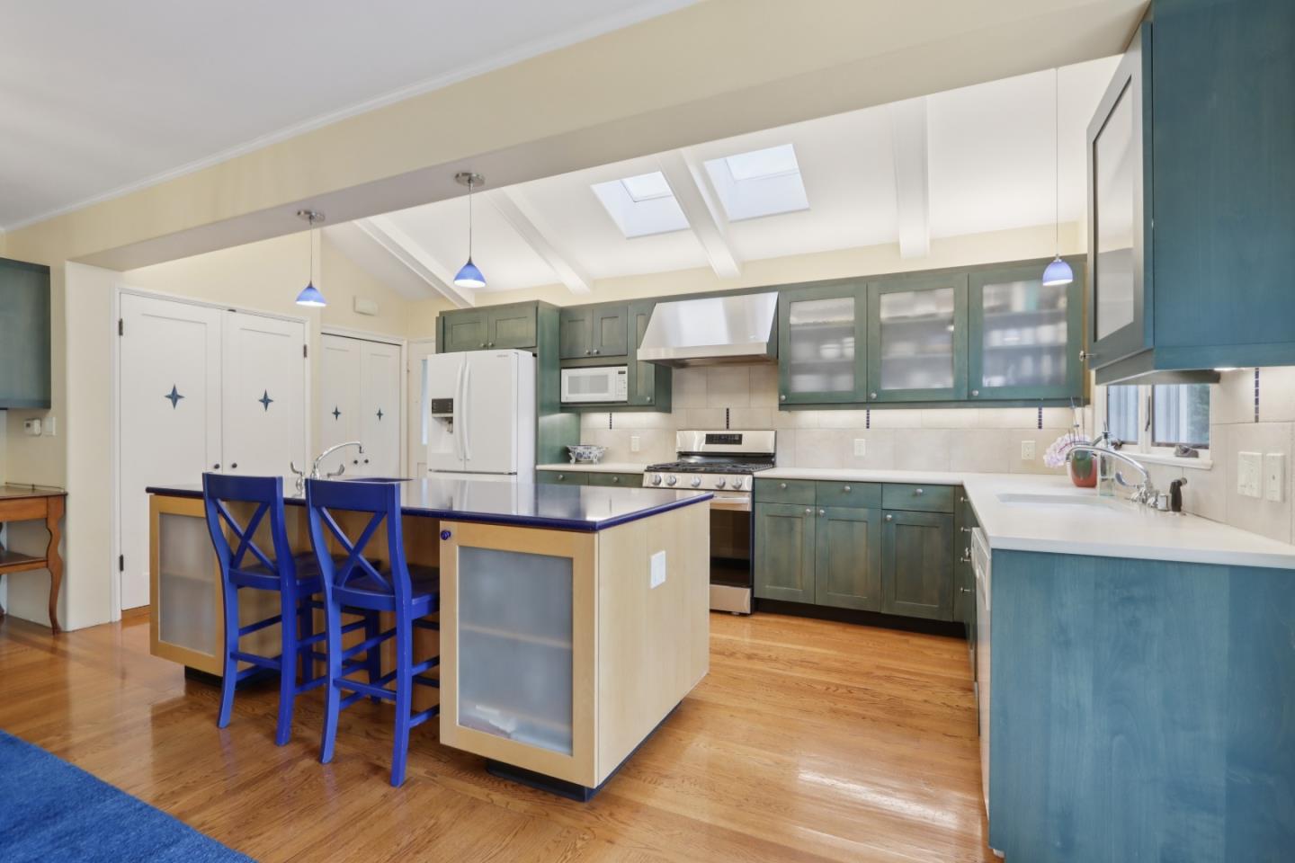 325 University Drive