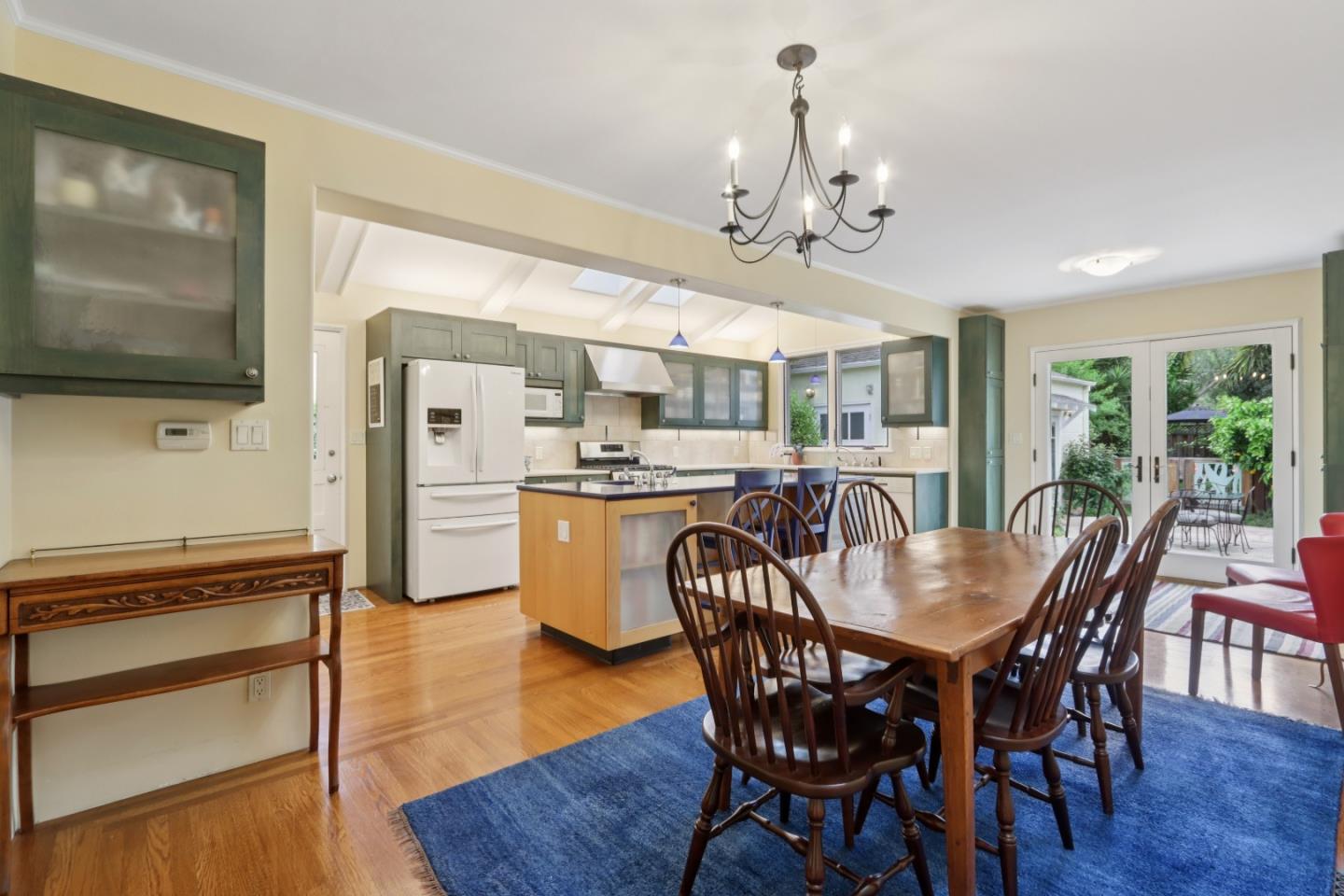 325 University Drive