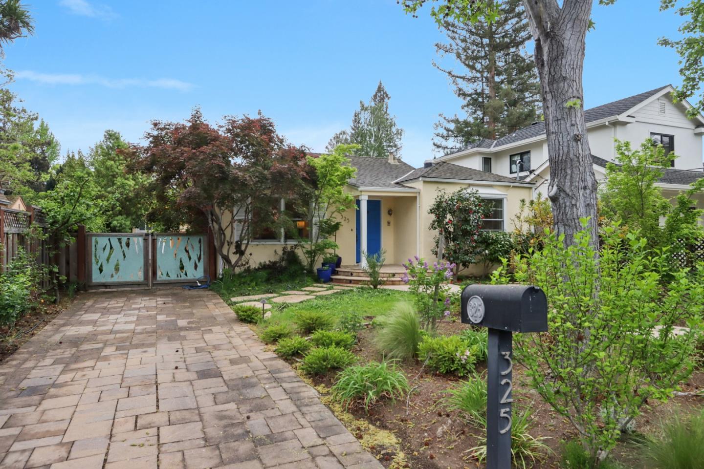 325 University Drive