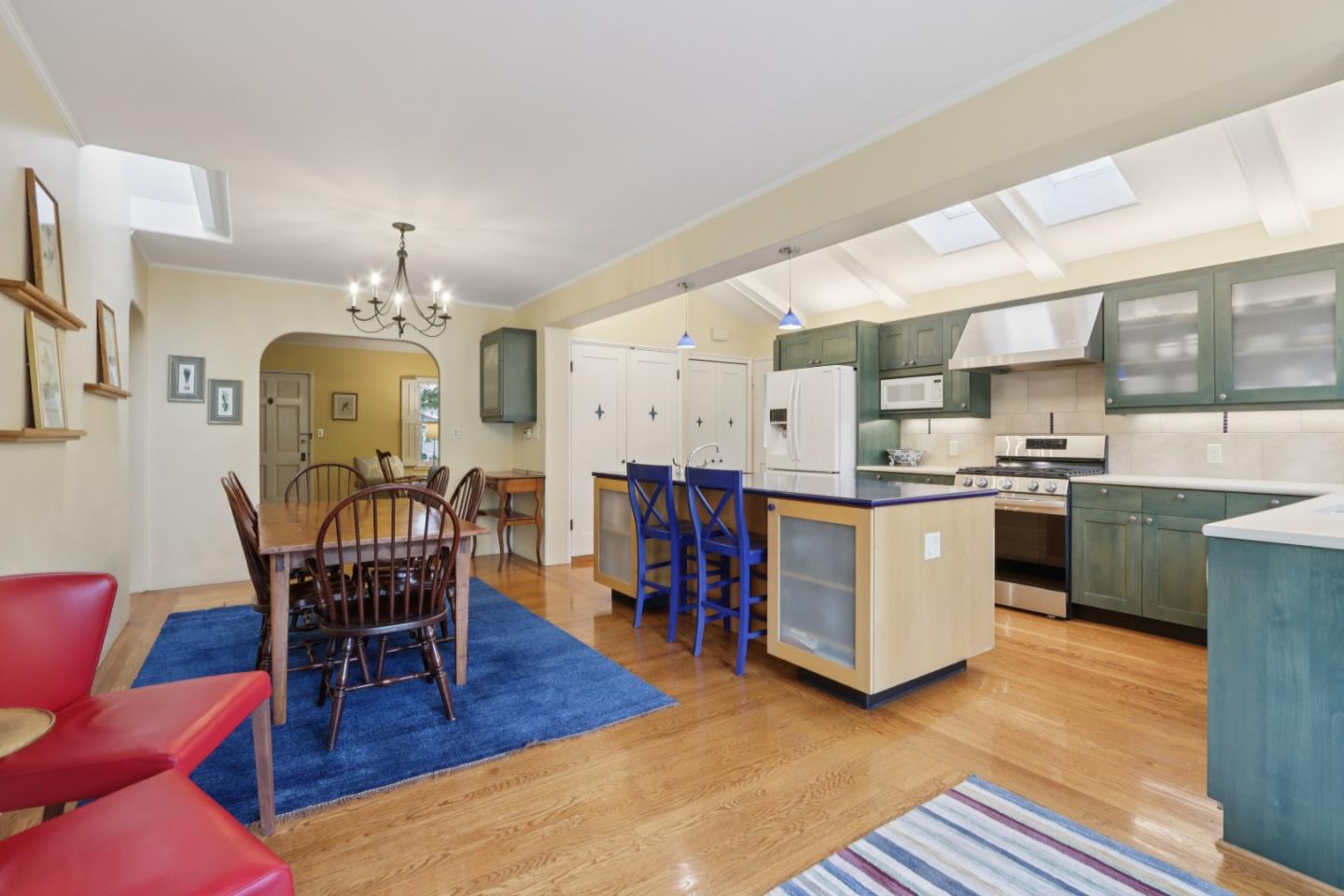 325 University Drive