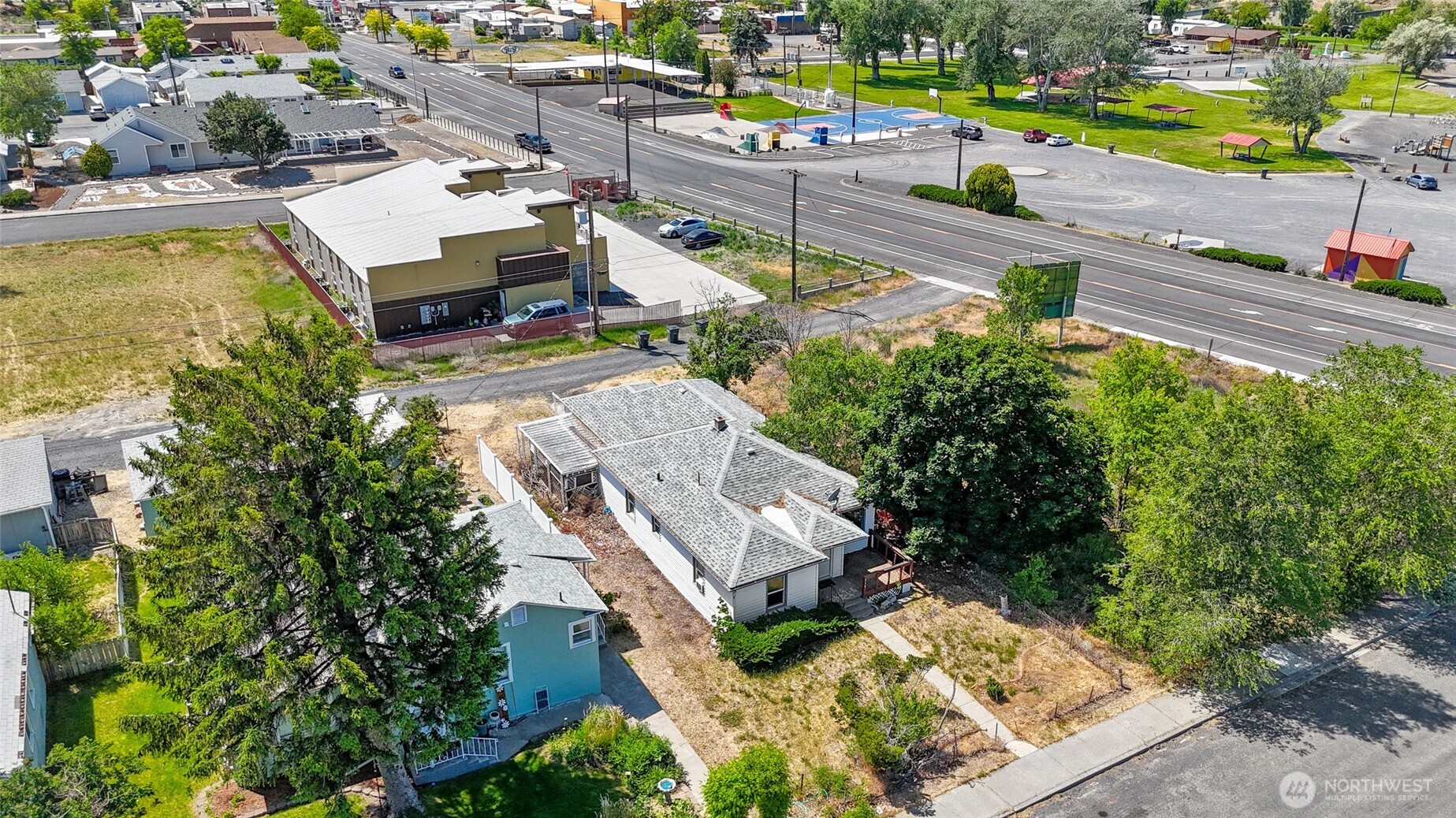 415 NE 3rd Avenue