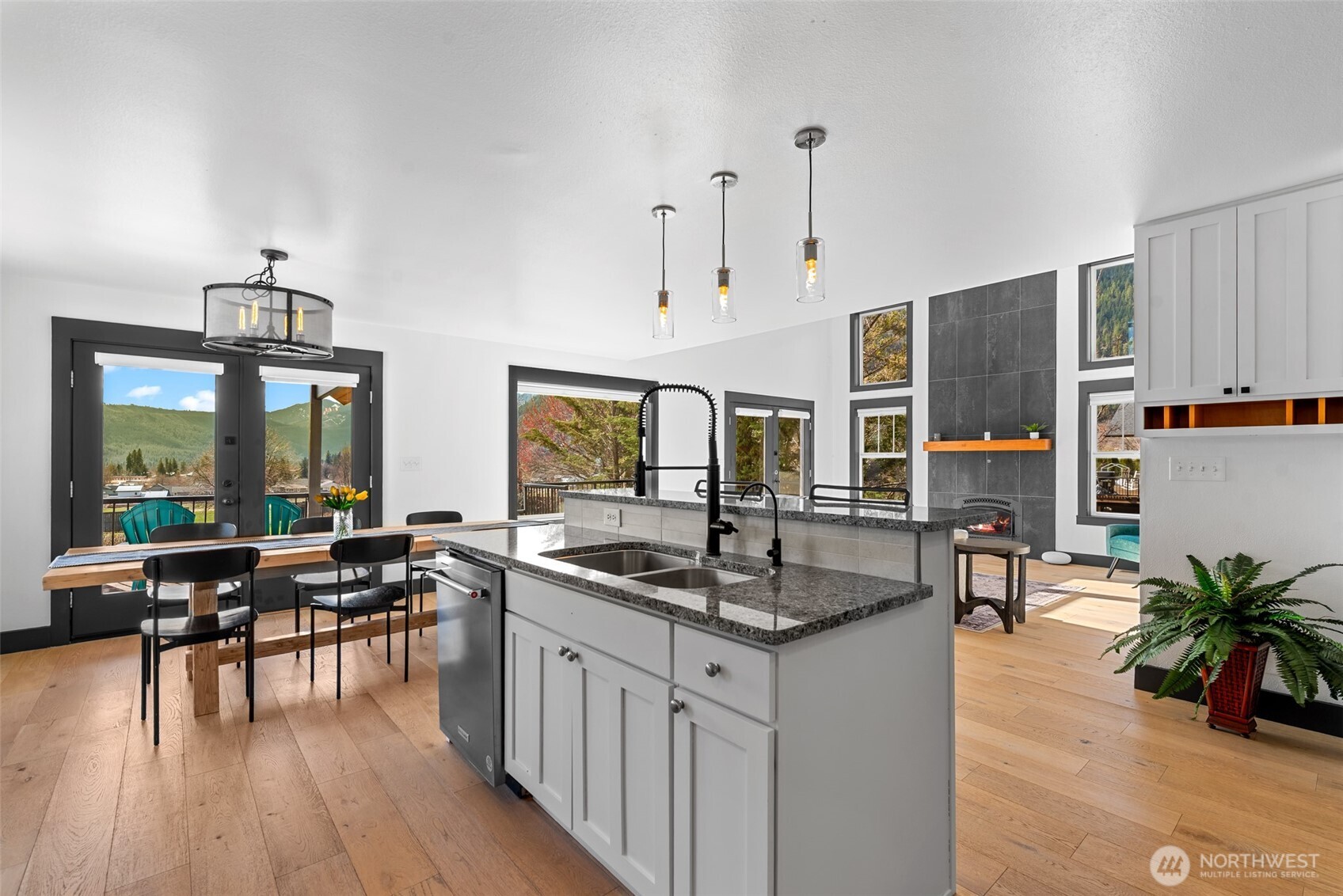12345 Villiage View
