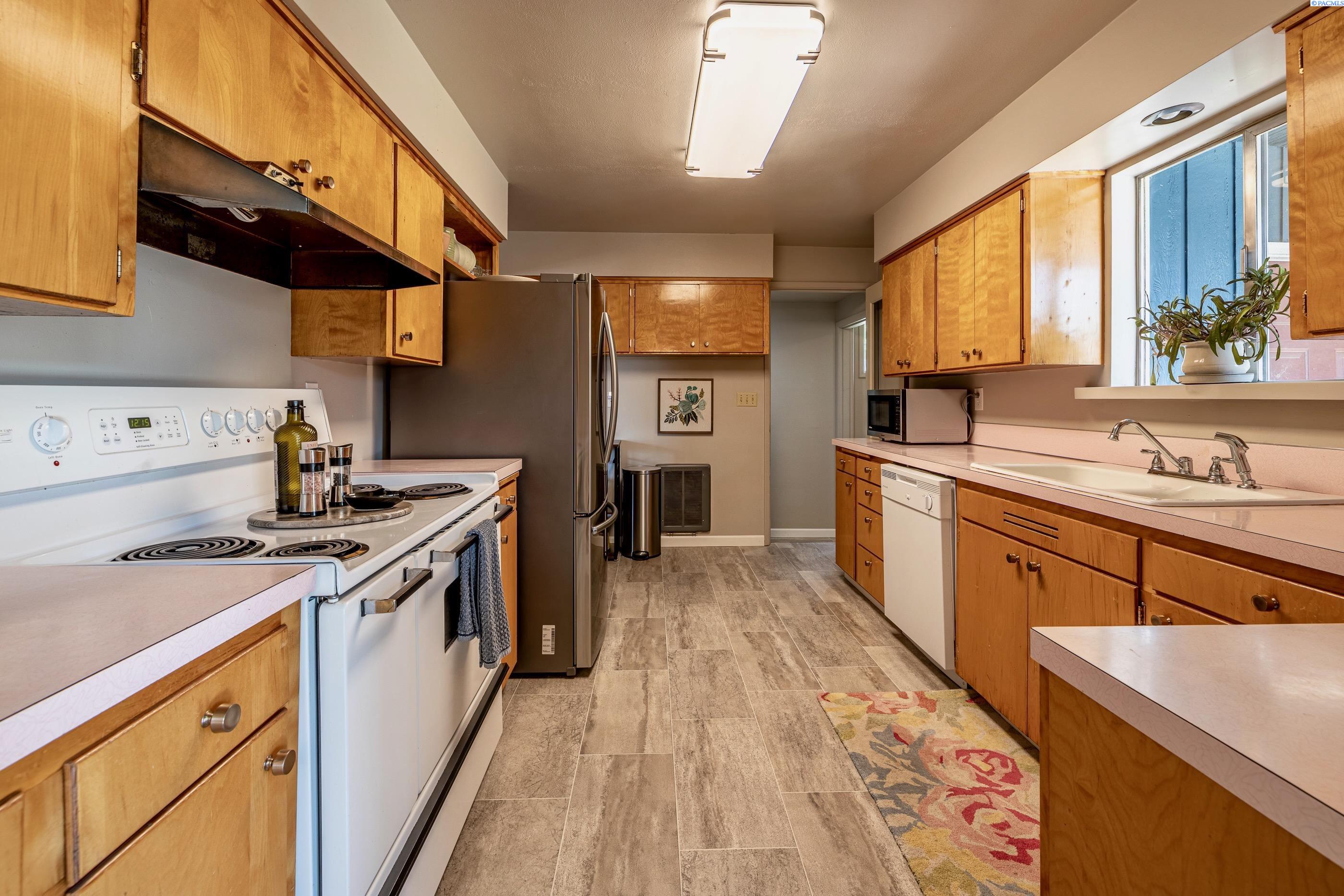 1377 Clements