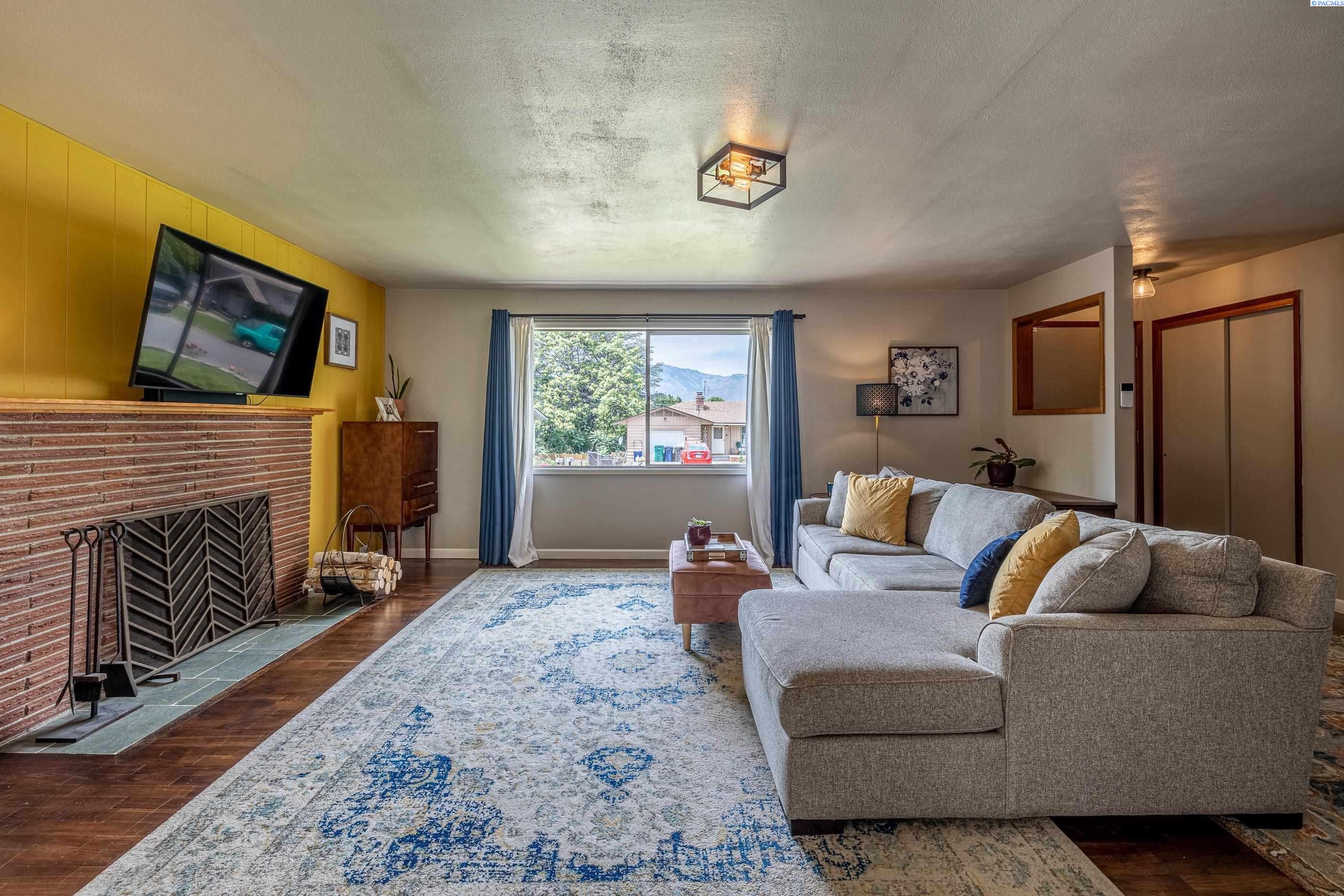 1377 Clements