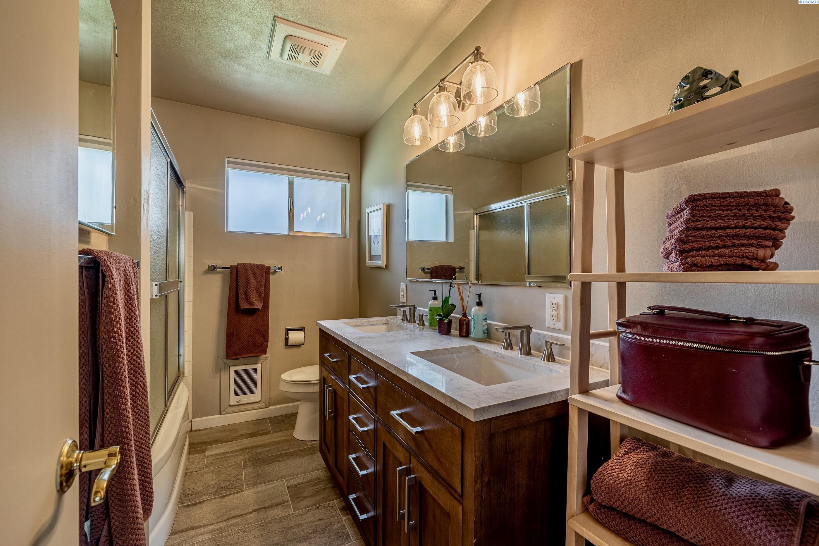 1377 Clements