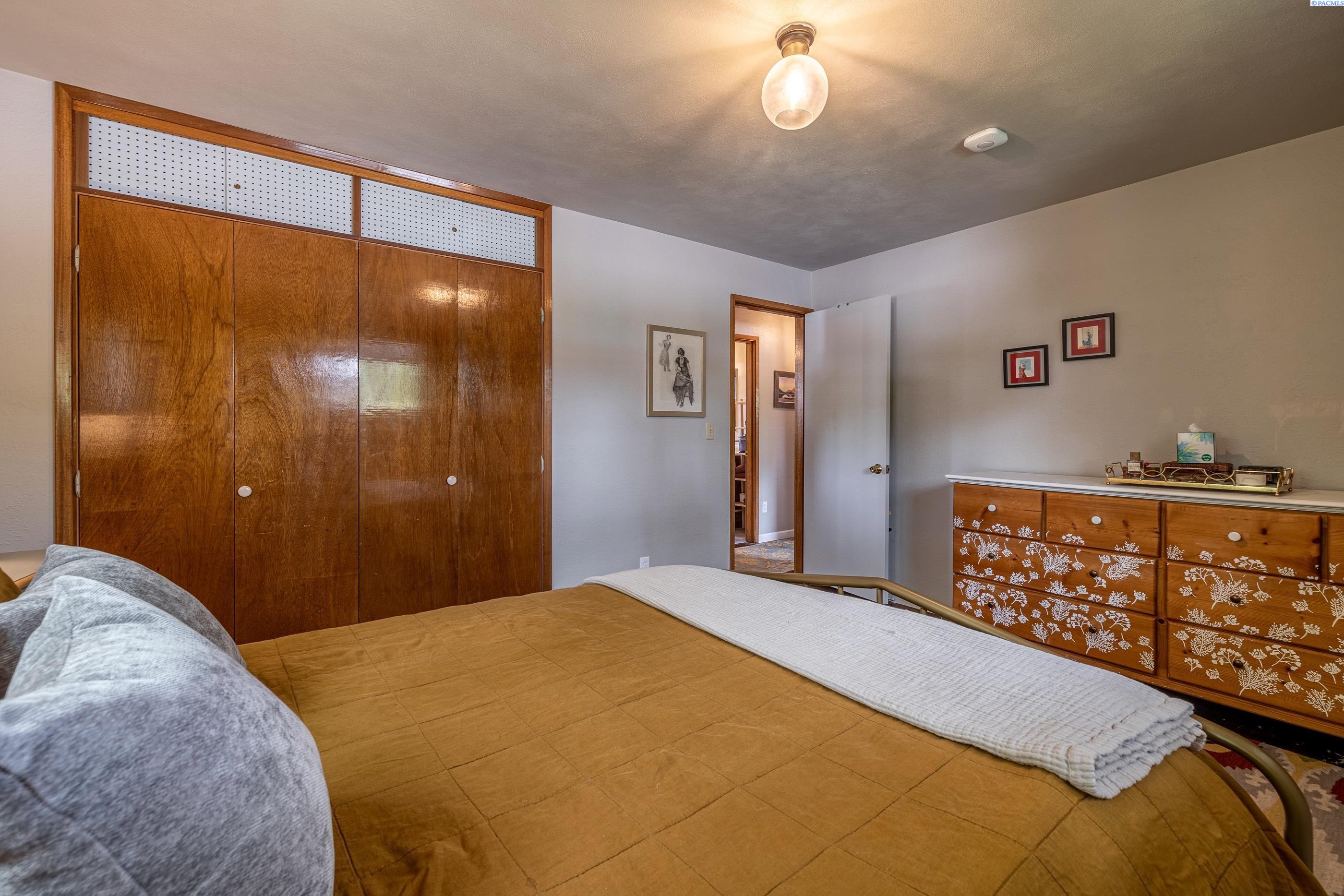 1377 Clements