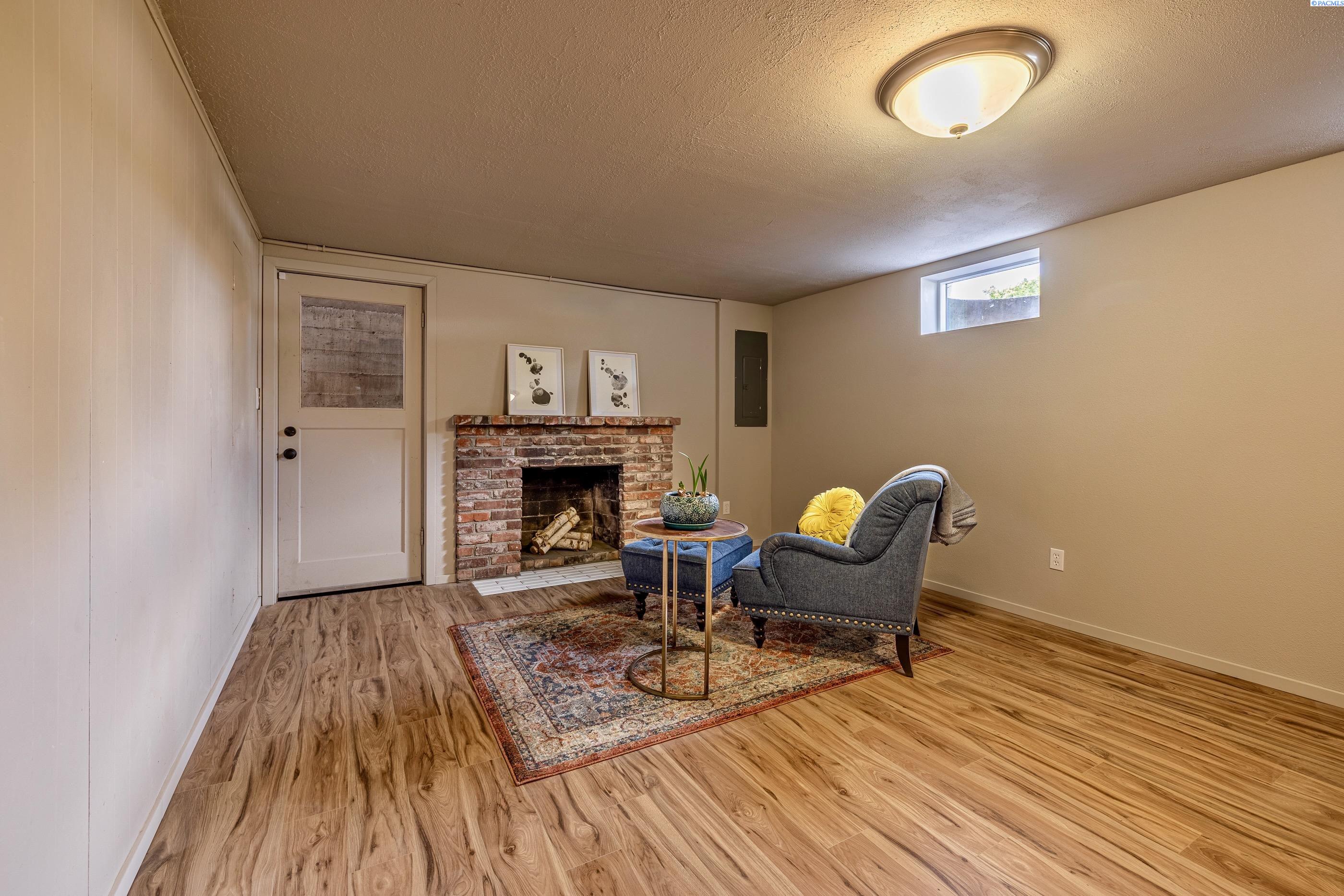 1377 Clements
