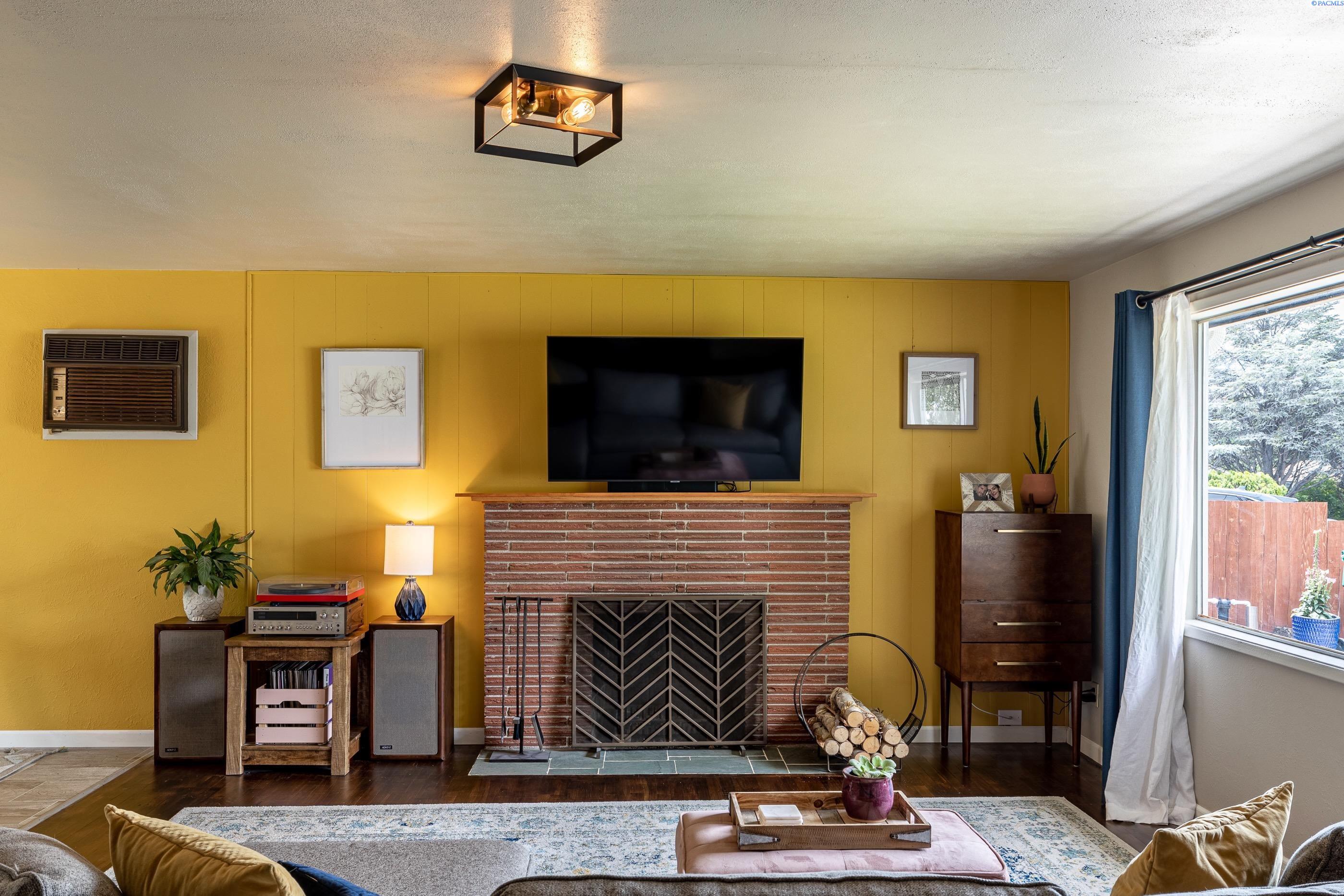 1377 Clements