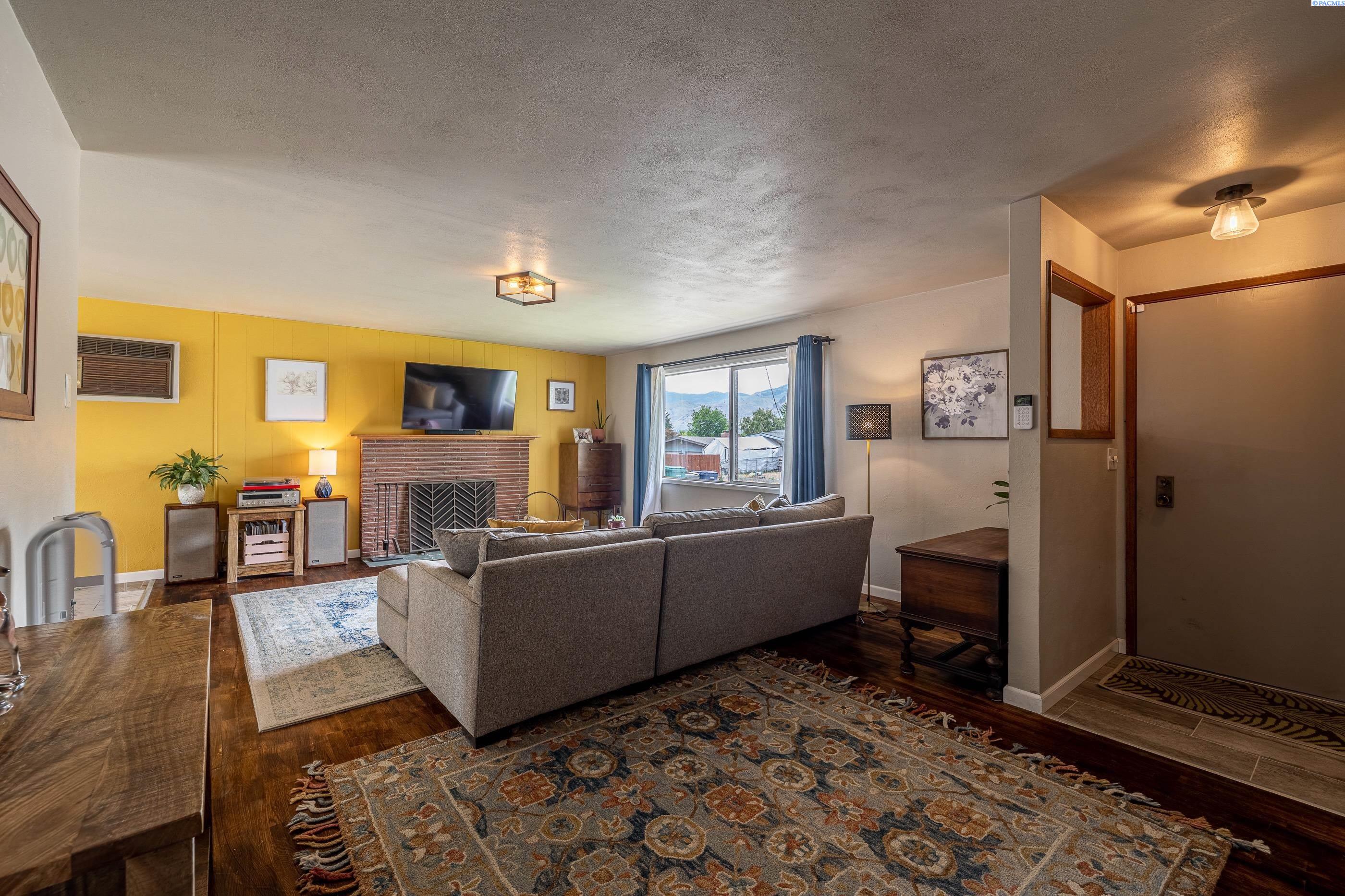 1377 Clements
