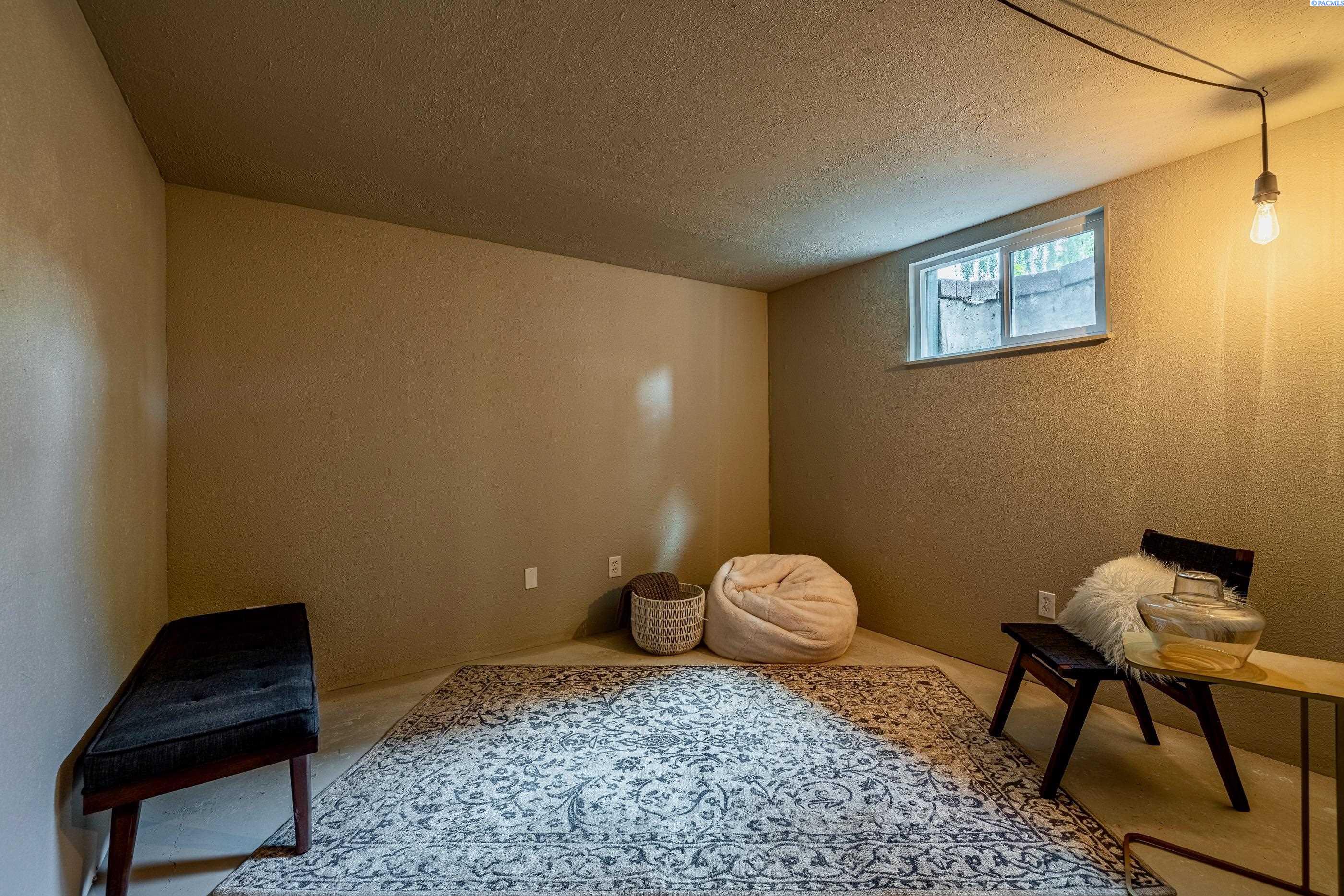 1377 Clements